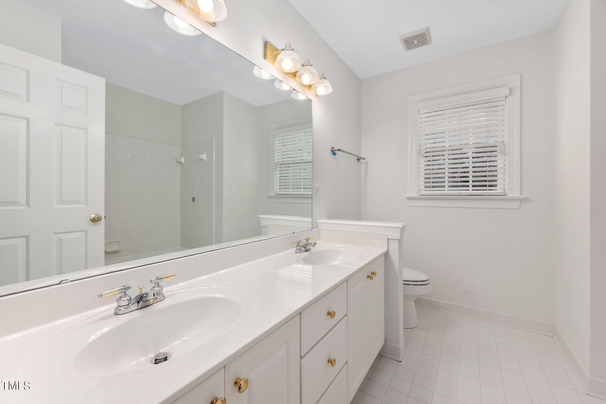 102 Robbins Reef Way