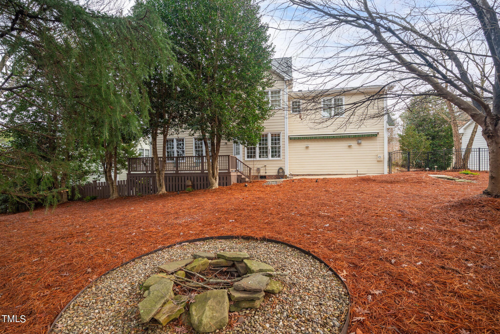 102 Robbins Reef Way