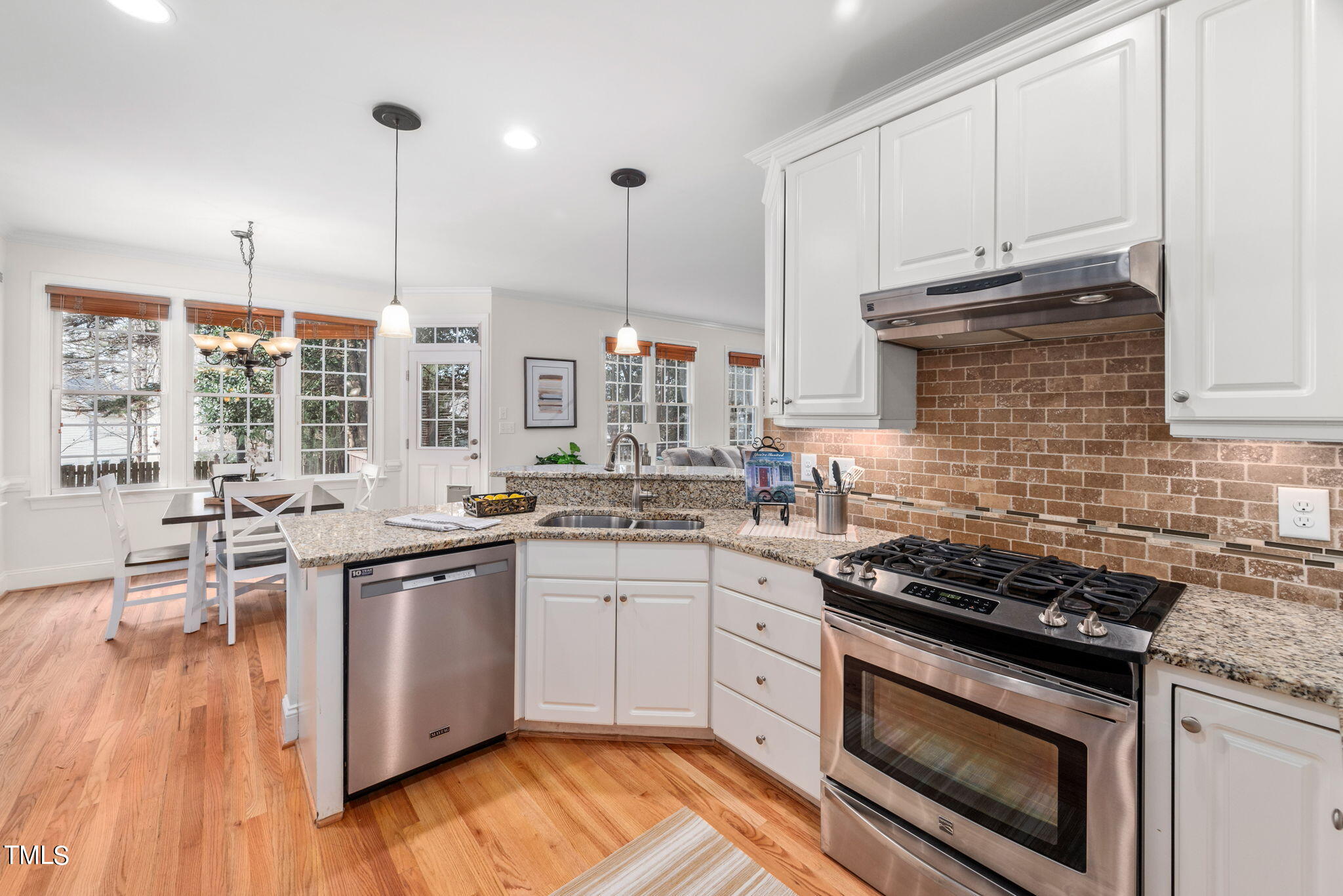 102 Robbins Reef Way