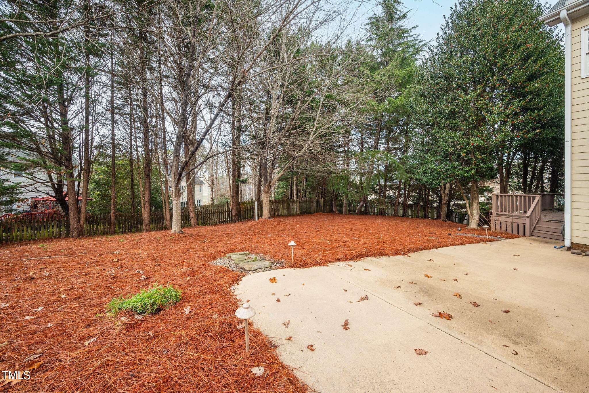 102 Robbins Reef Way