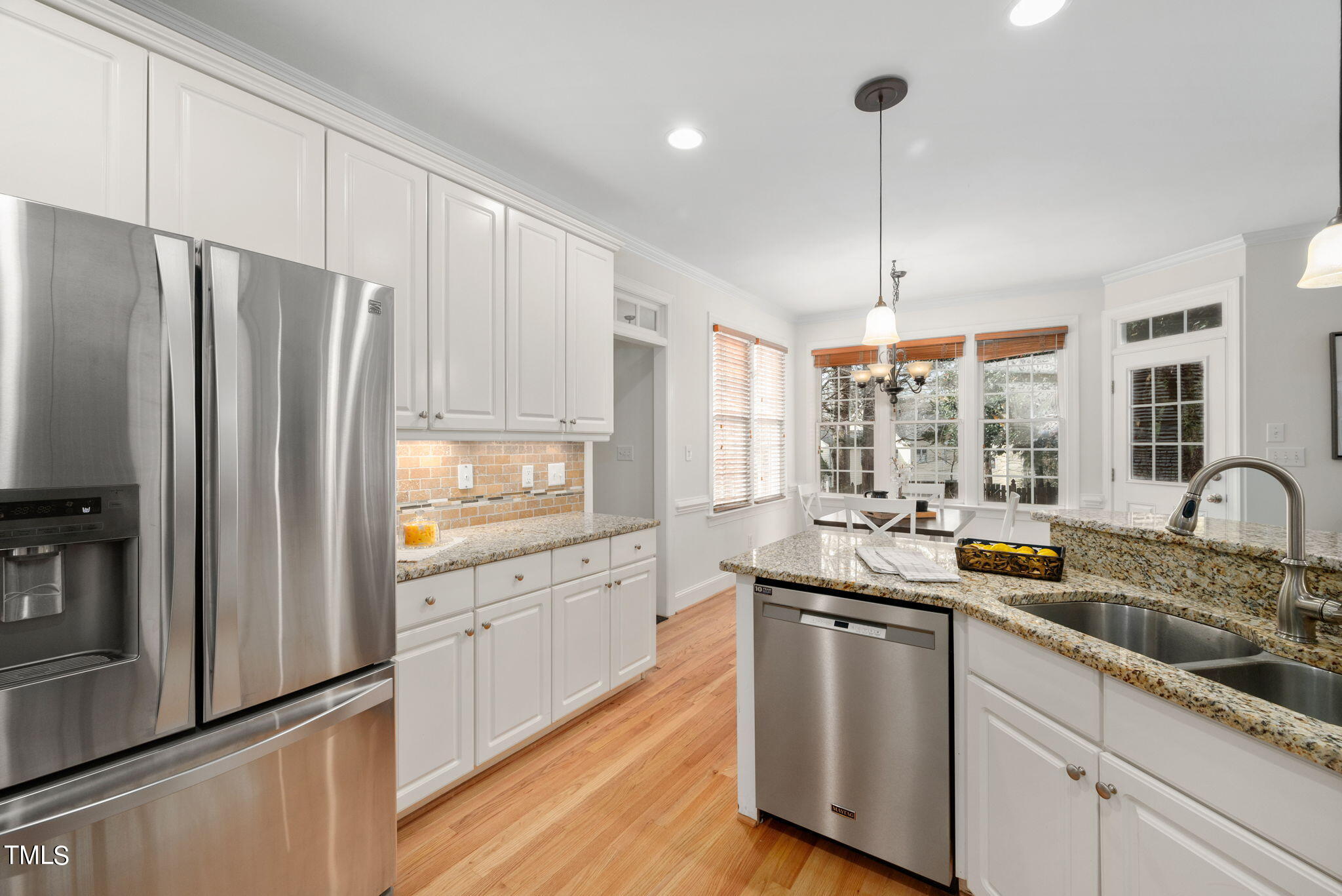 102 Robbins Reef Way