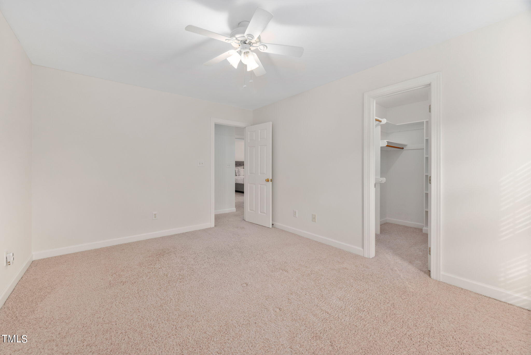 102 Robbins Reef Way