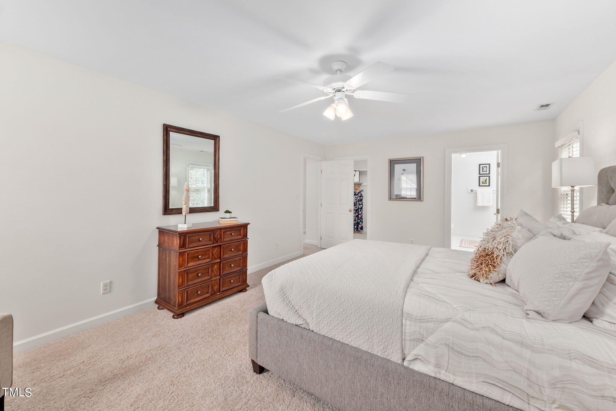102 Robbins Reef Way