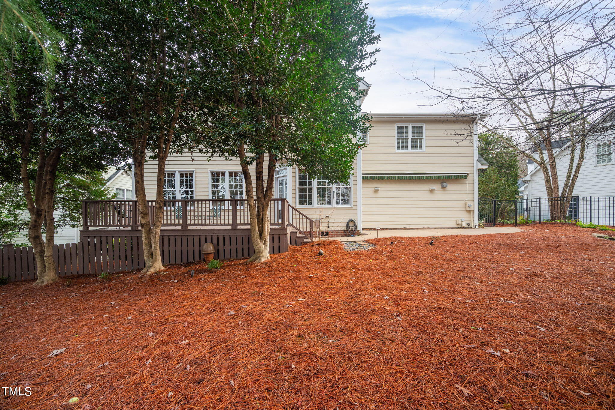 102 Robbins Reef Way