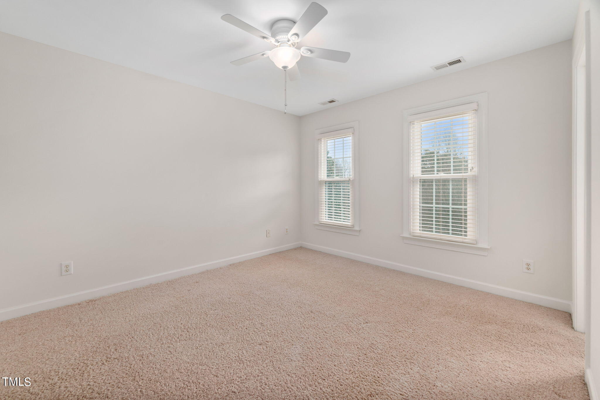 102 Robbins Reef Way