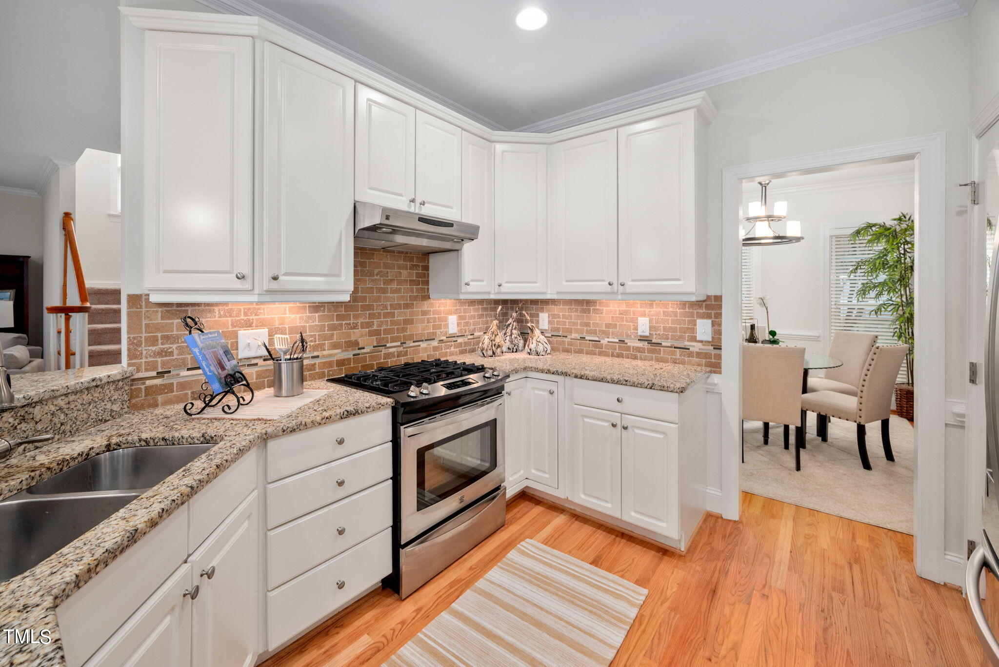 102 Robbins Reef Way