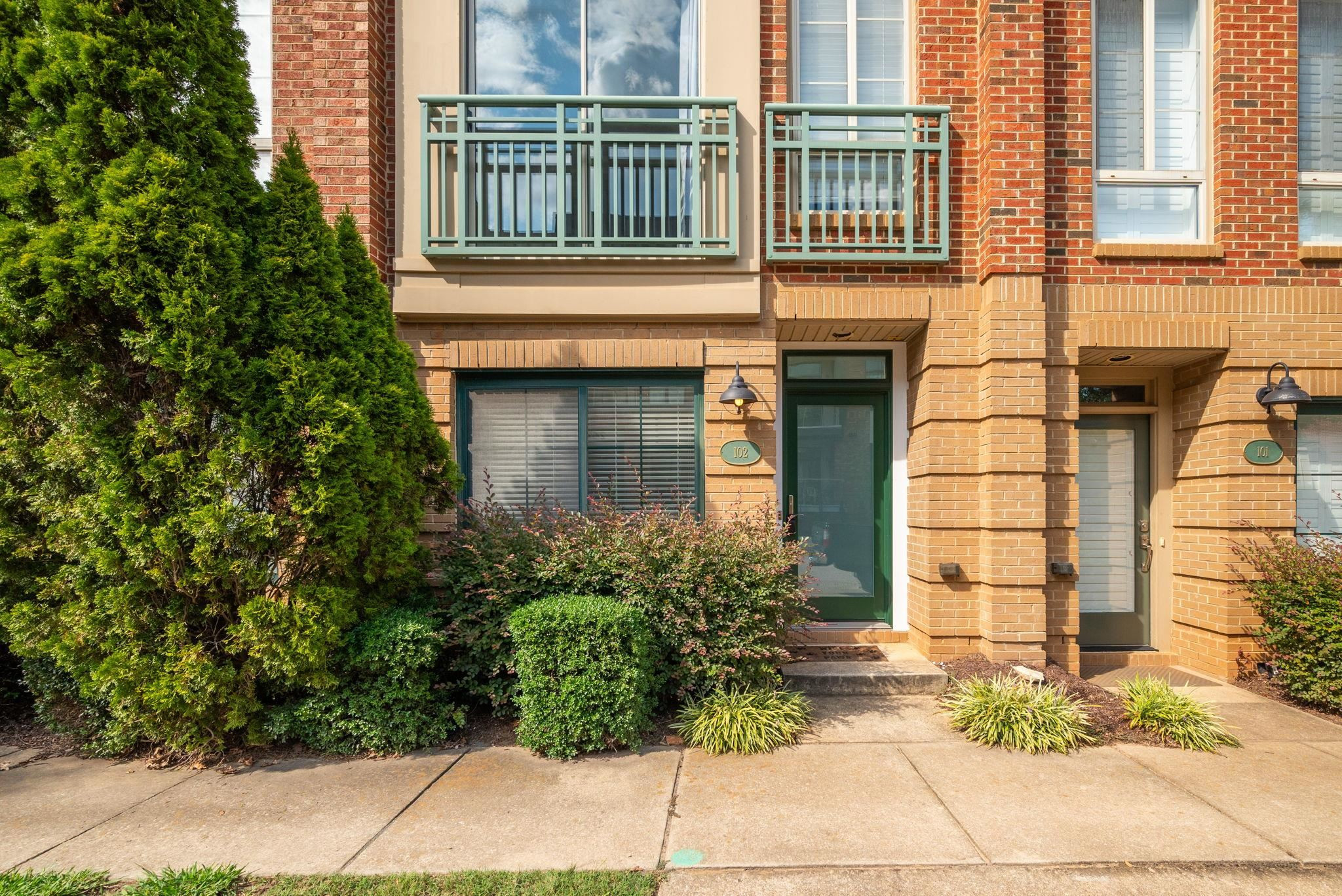 2440 Campus Shore Drive Unit: 102