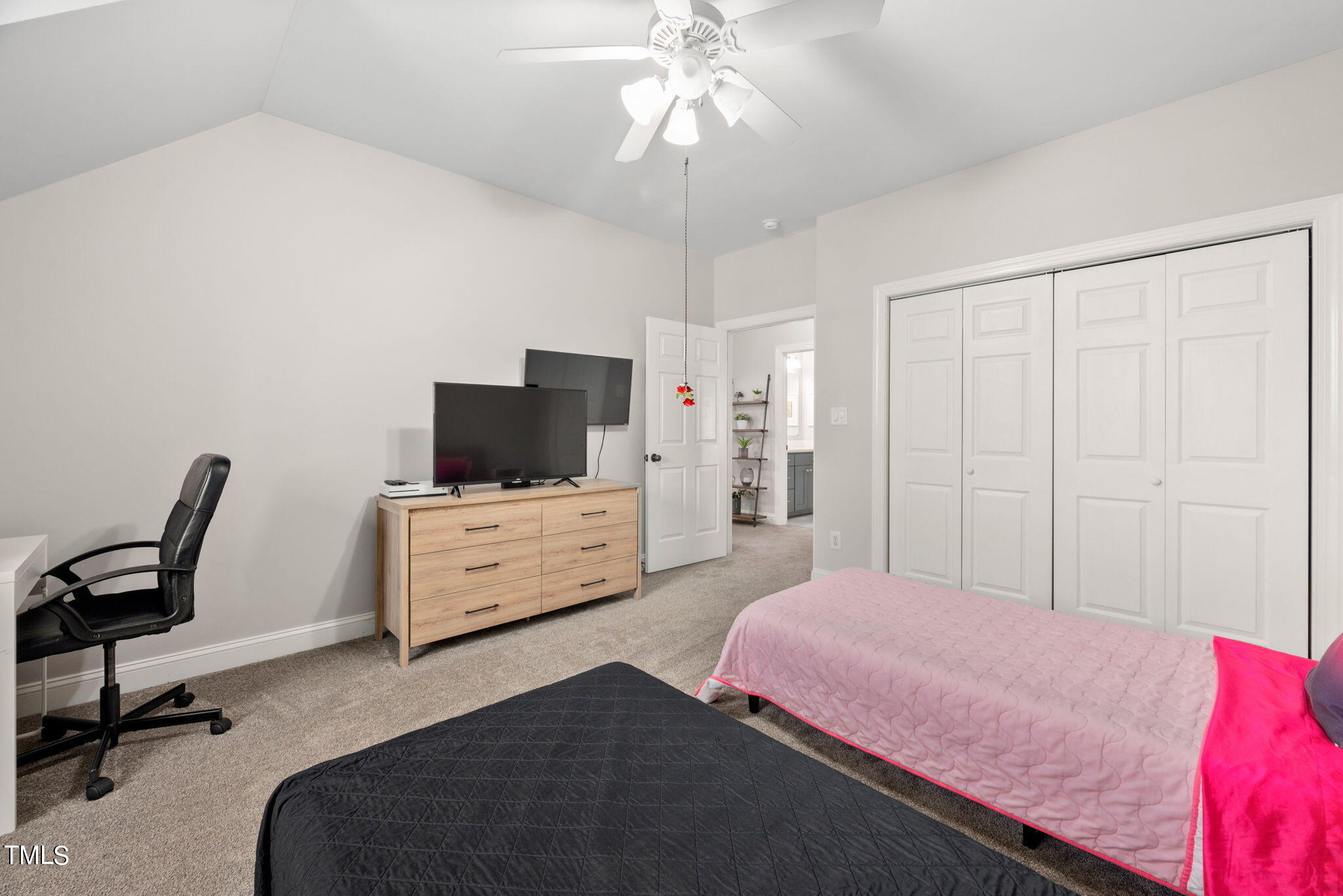1028 Rolling Knoll Road
