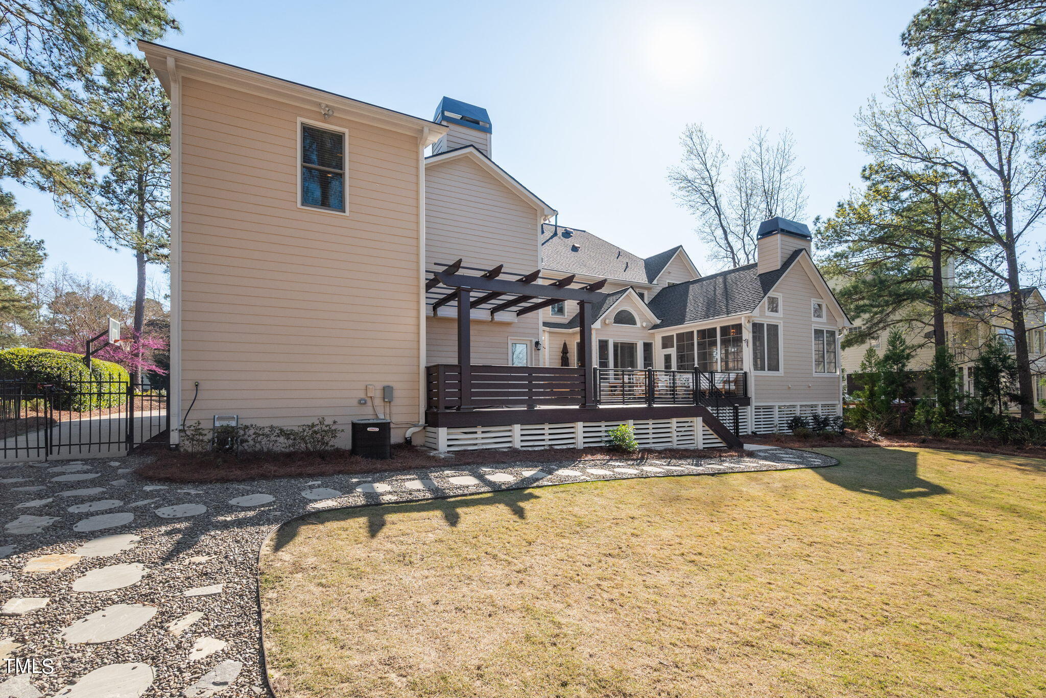 108 Caviston Way