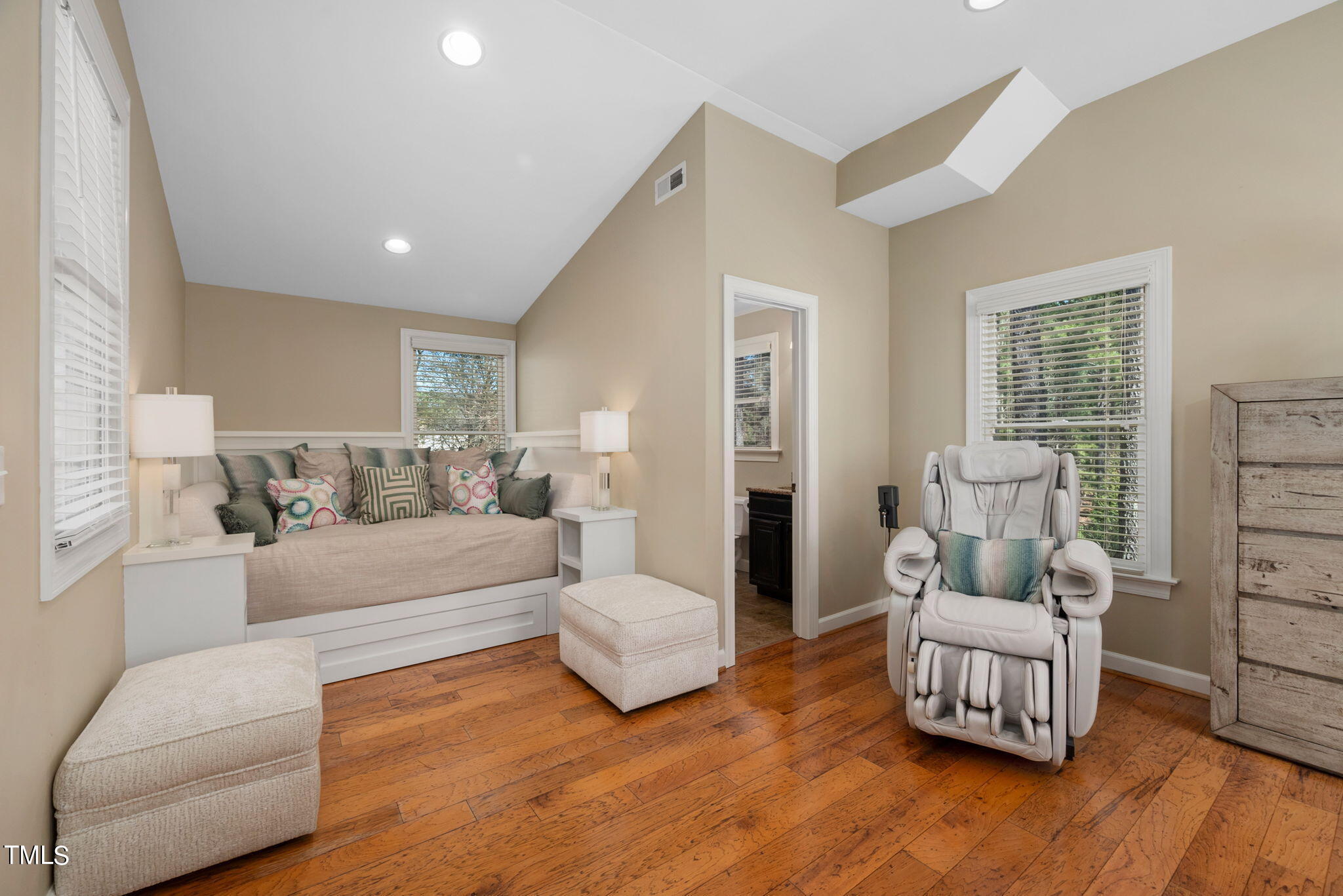 108 Caviston Way