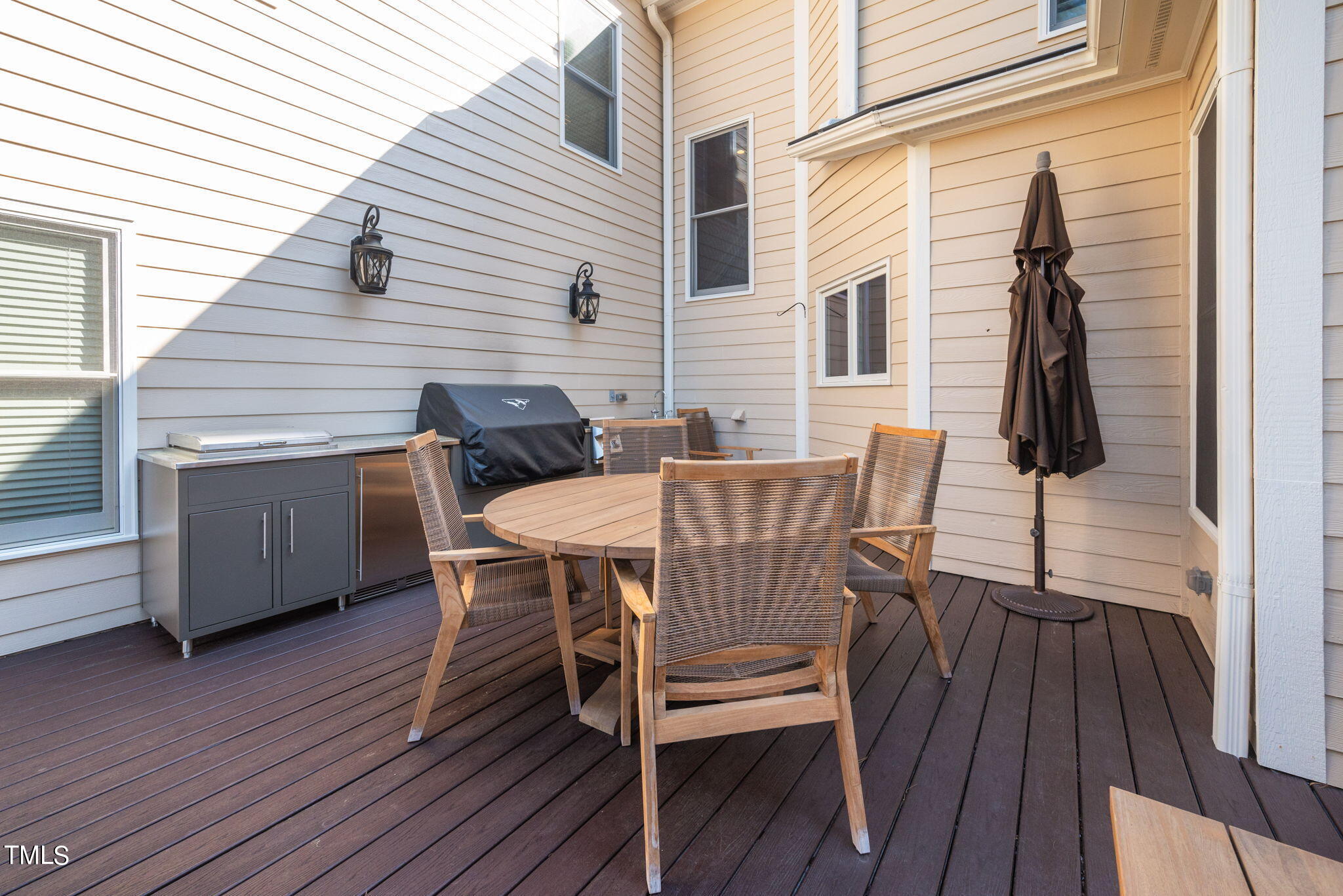 108 Caviston Way
