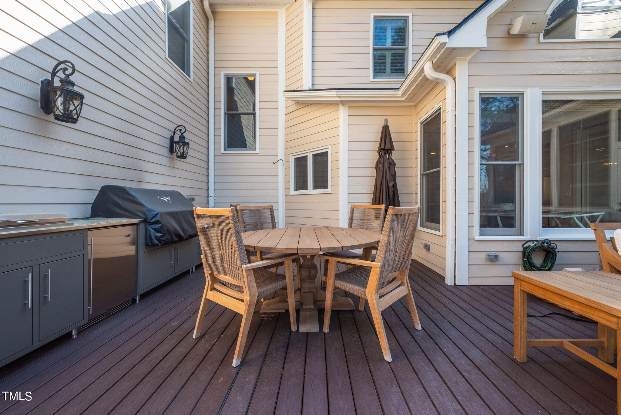 108 Caviston Way