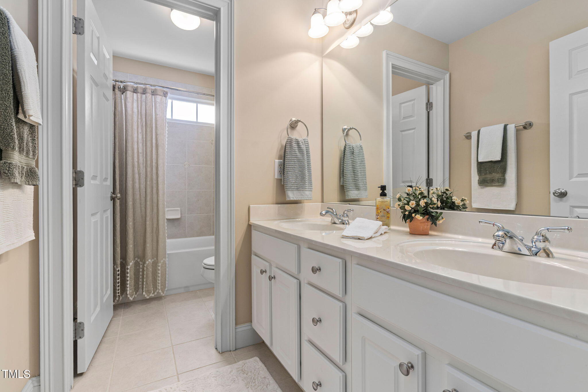 1104 Colonial Club Road