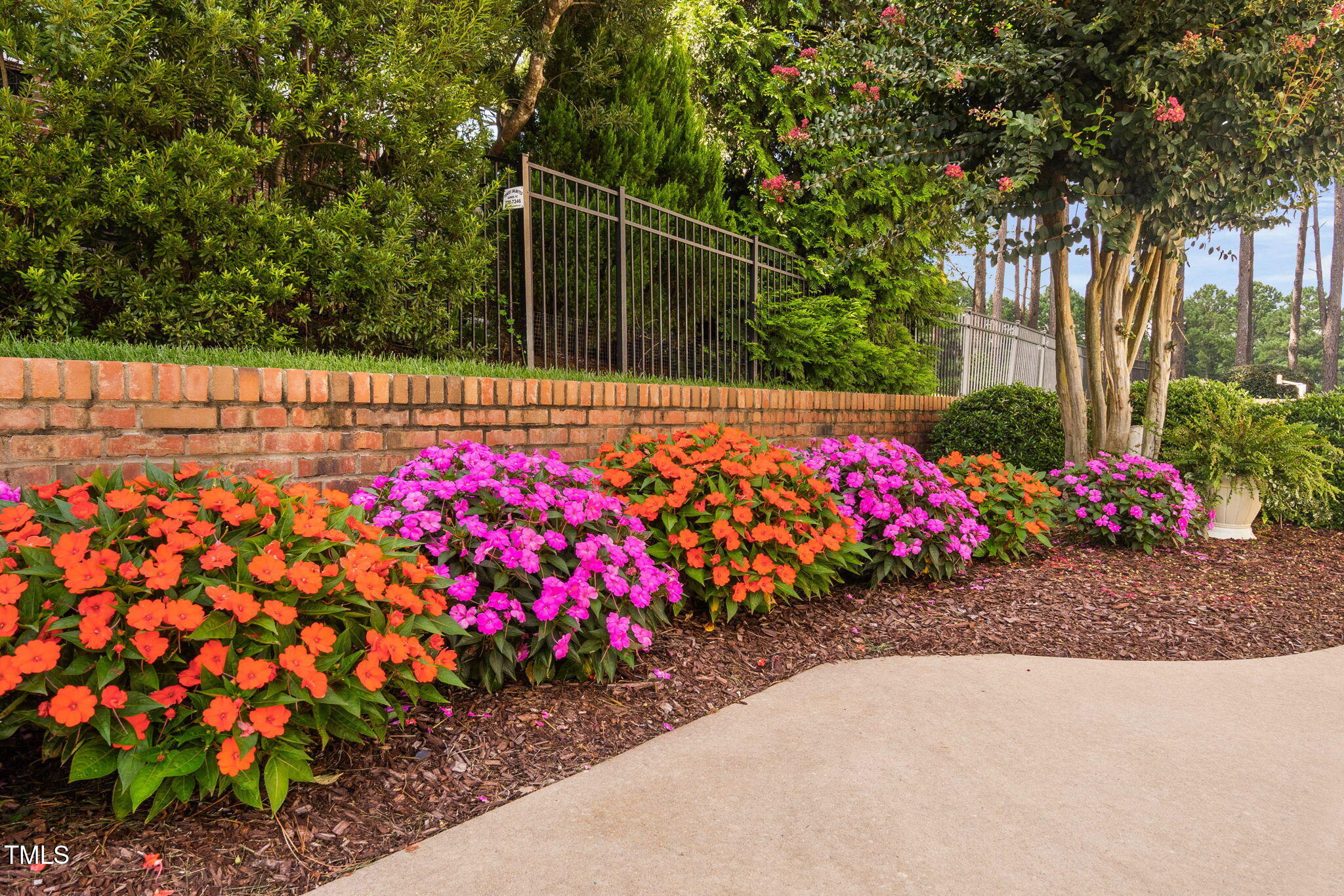 1104 Colonial Club Road