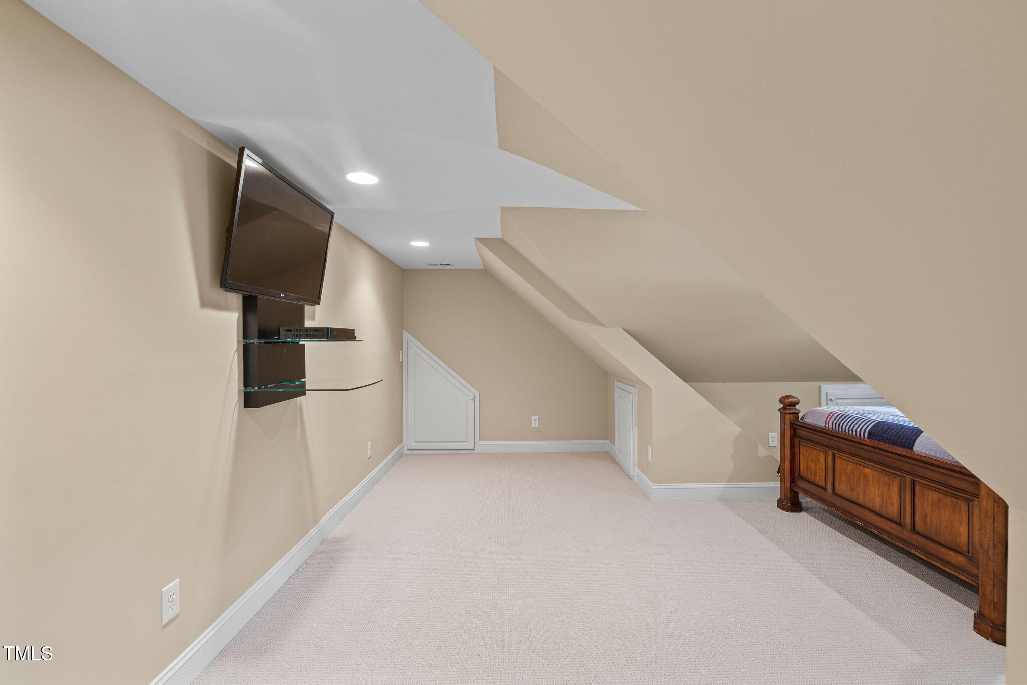 1104 Colonial Club Road