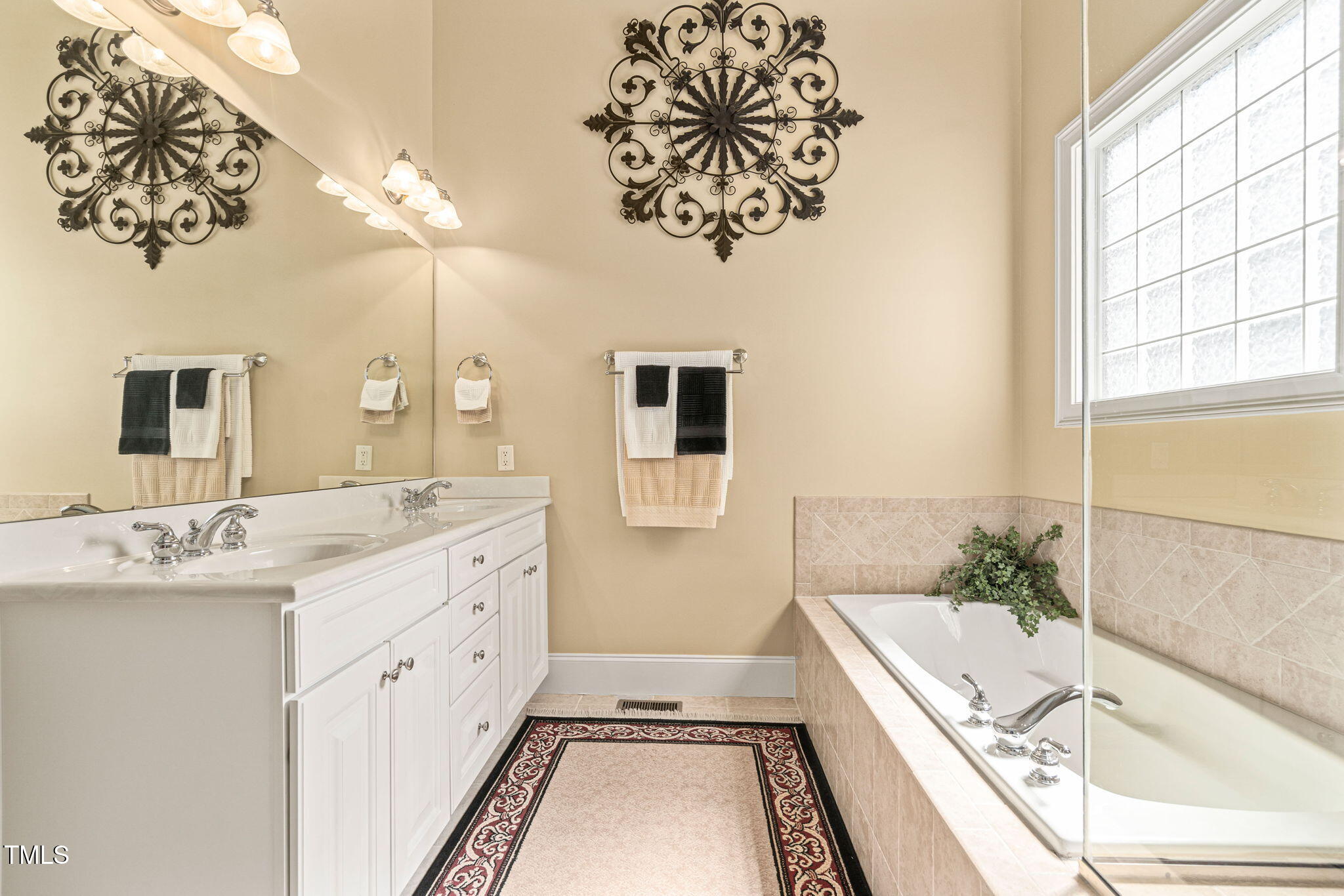 1104 Colonial Club Road