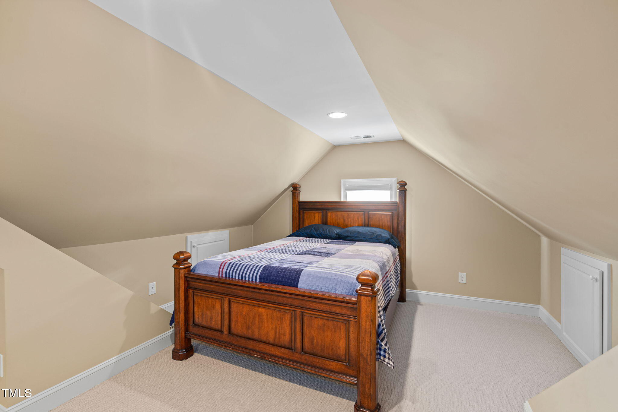 1104 Colonial Club Road