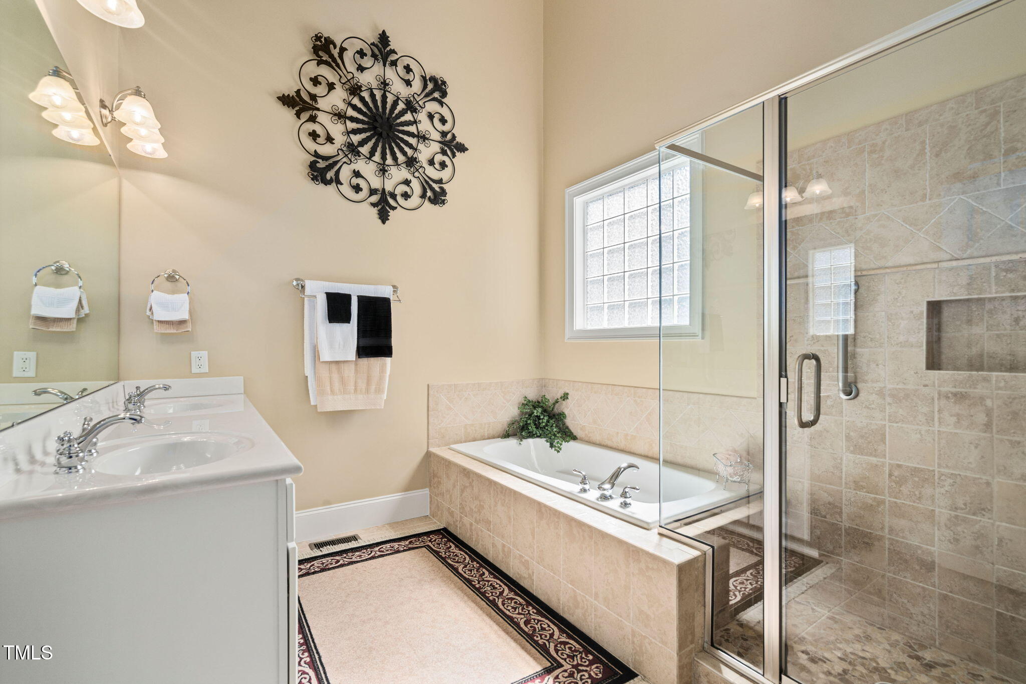 1104 Colonial Club Road