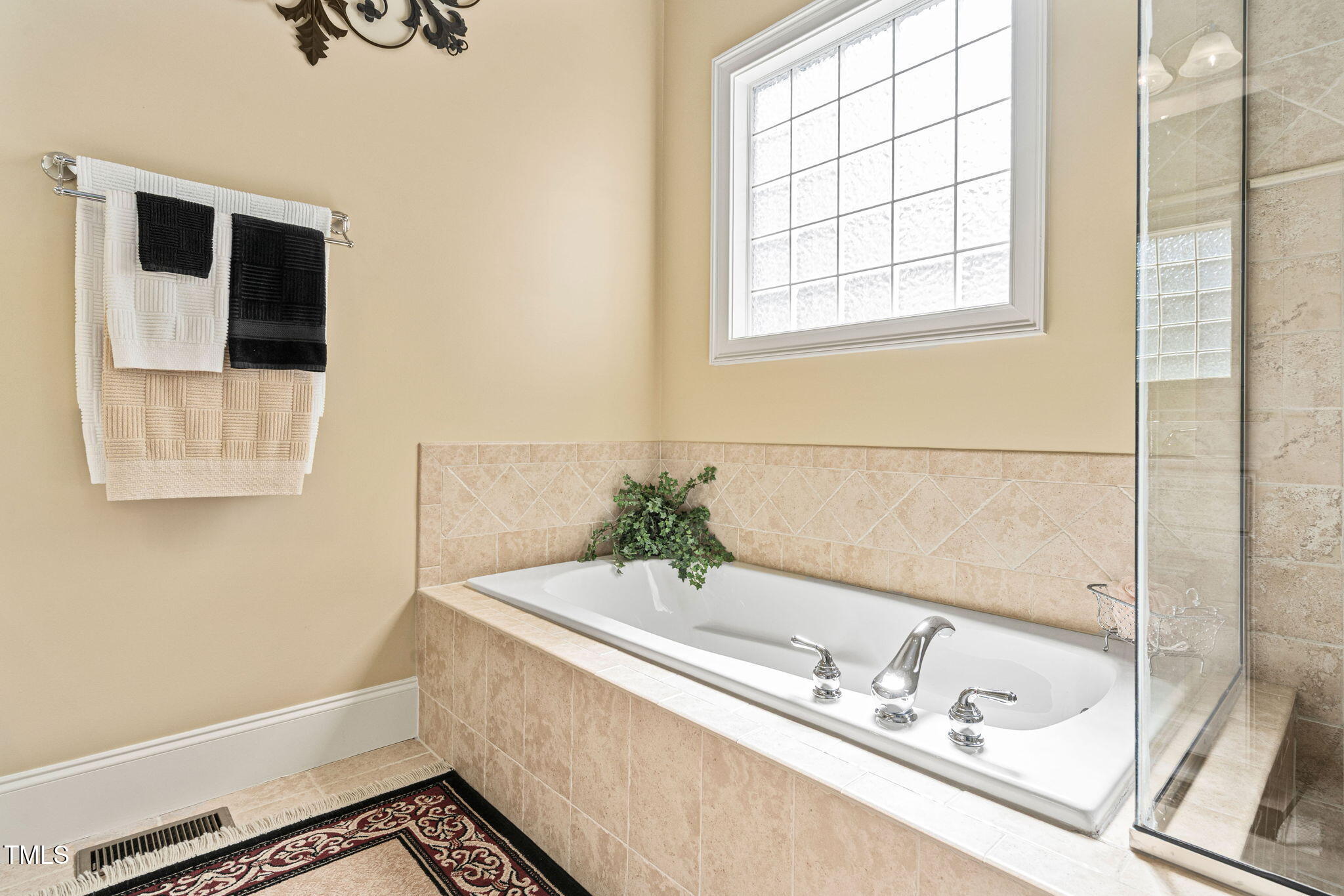 1104 Colonial Club Road