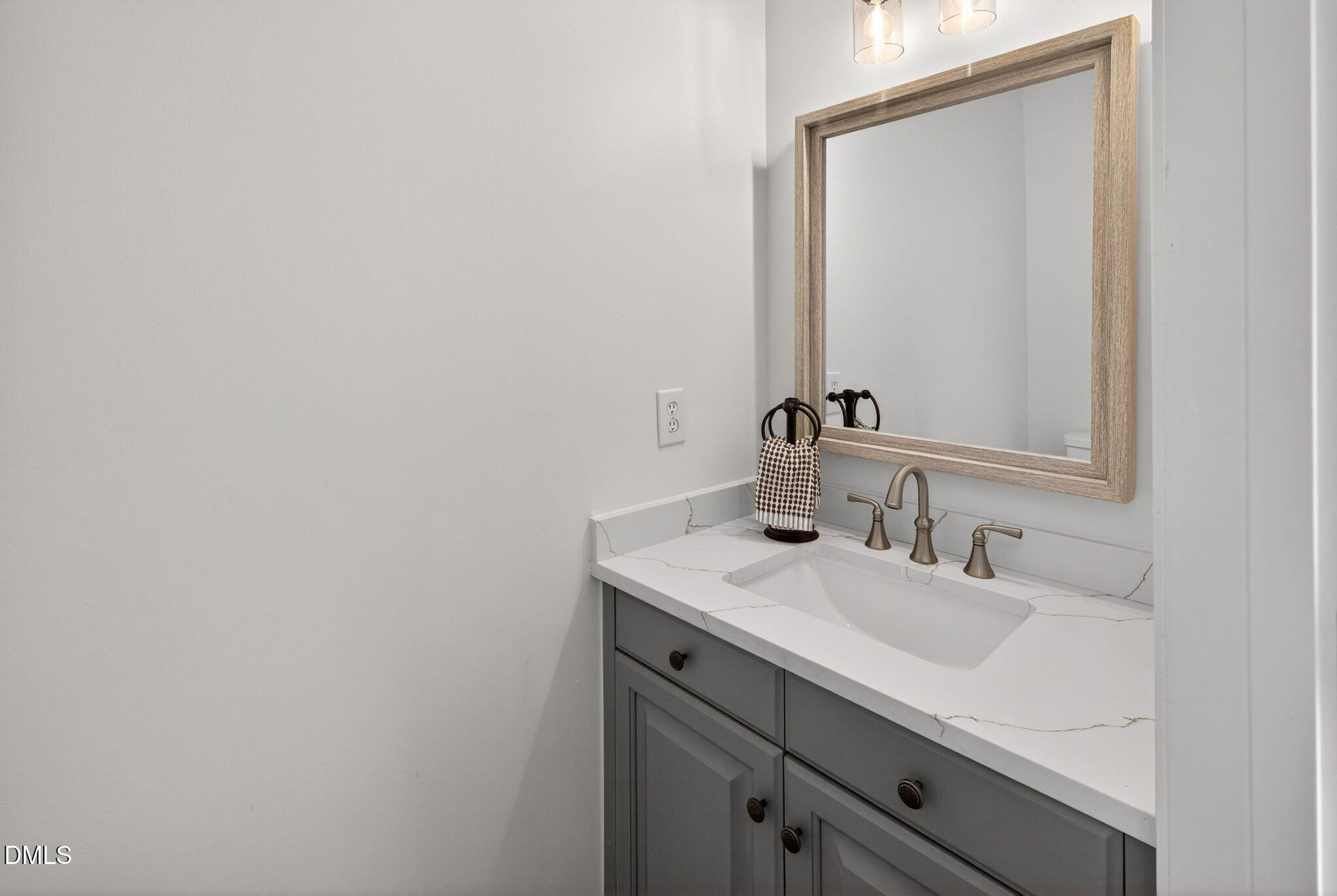 402 Lippershey Court