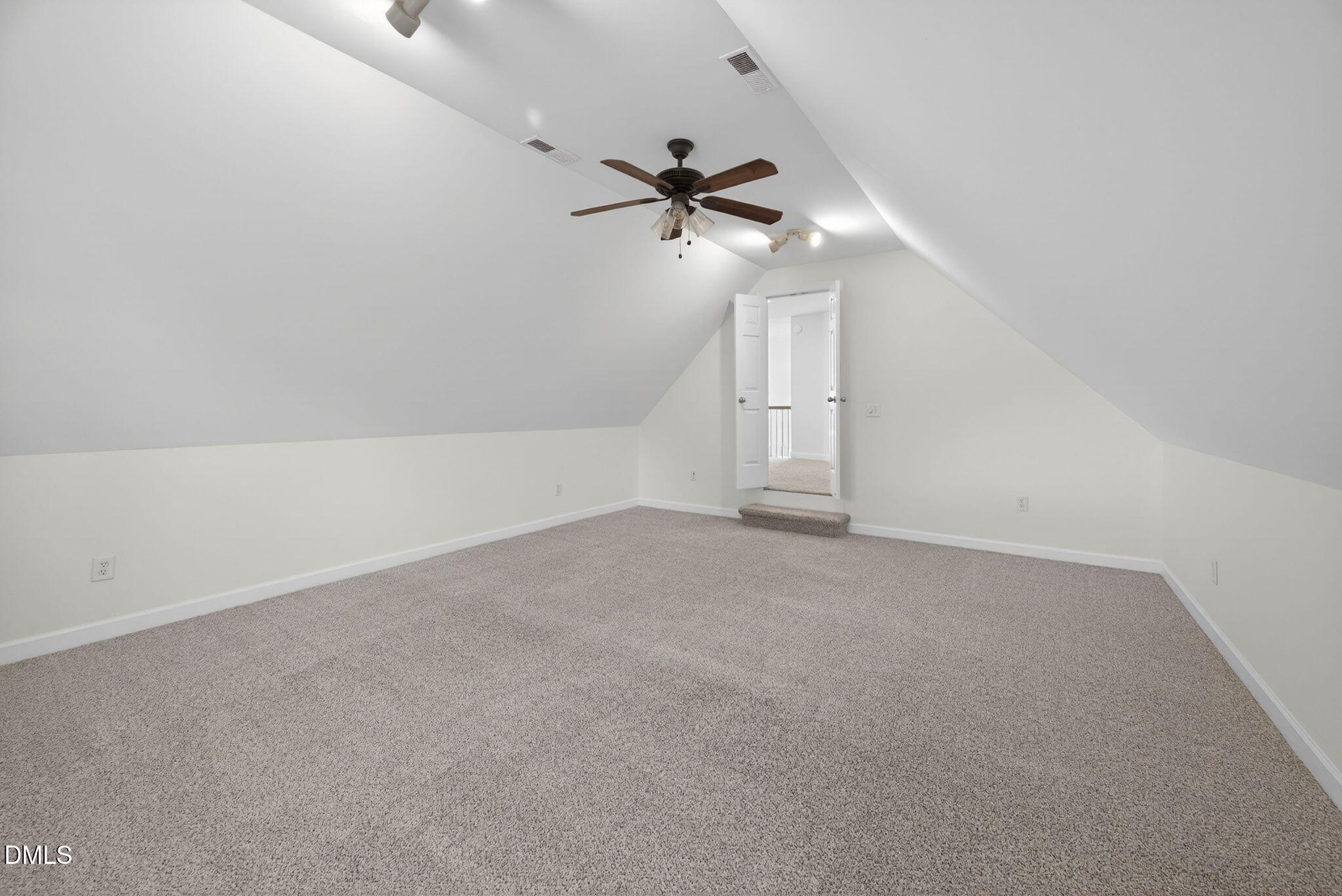 402 Lippershey Court