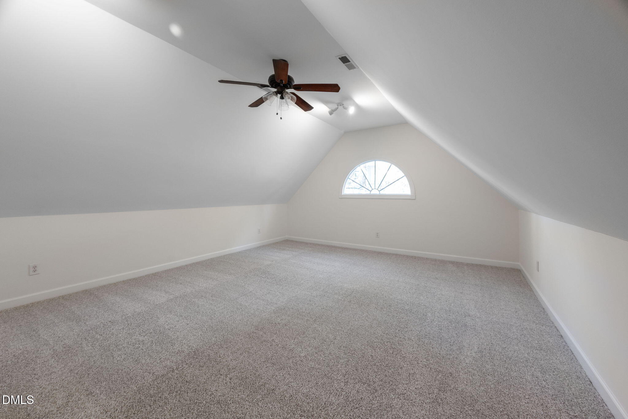 402 Lippershey Court