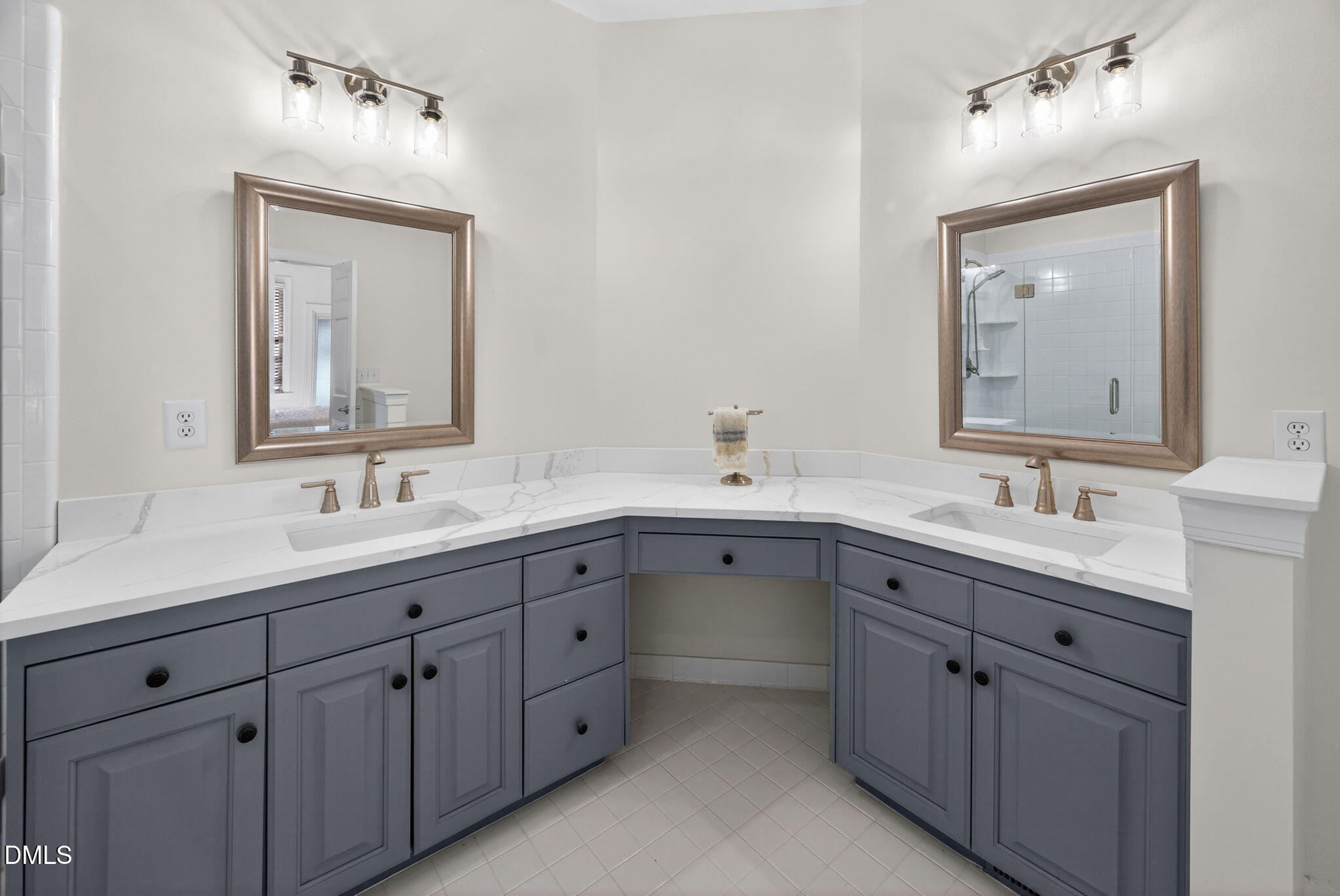 402 Lippershey Court