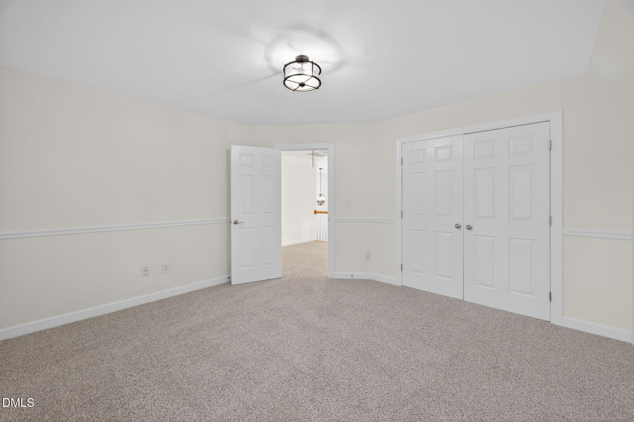 402 Lippershey Court