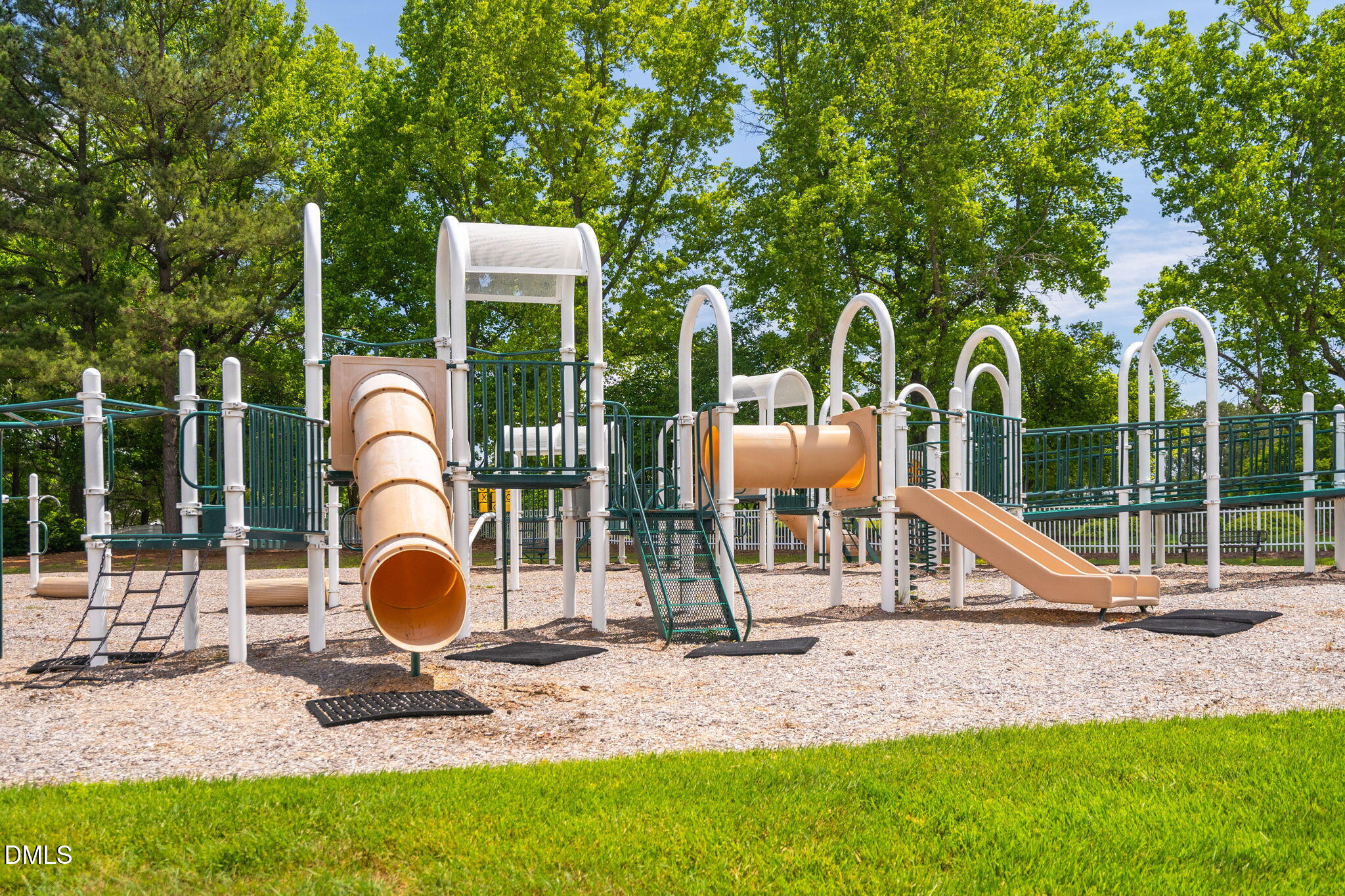 106 Circle On The Green Green