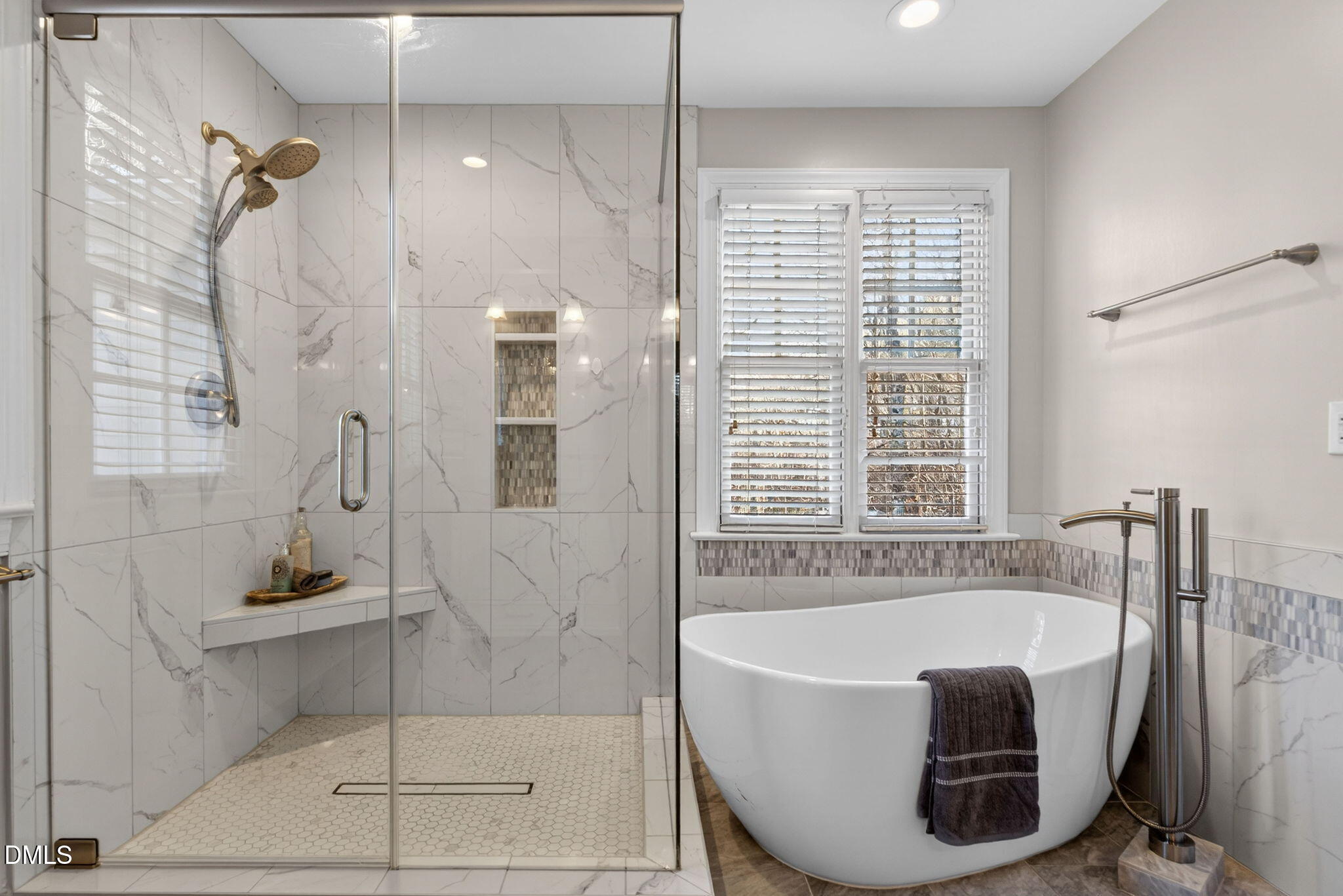 106 Circle On The Green Green