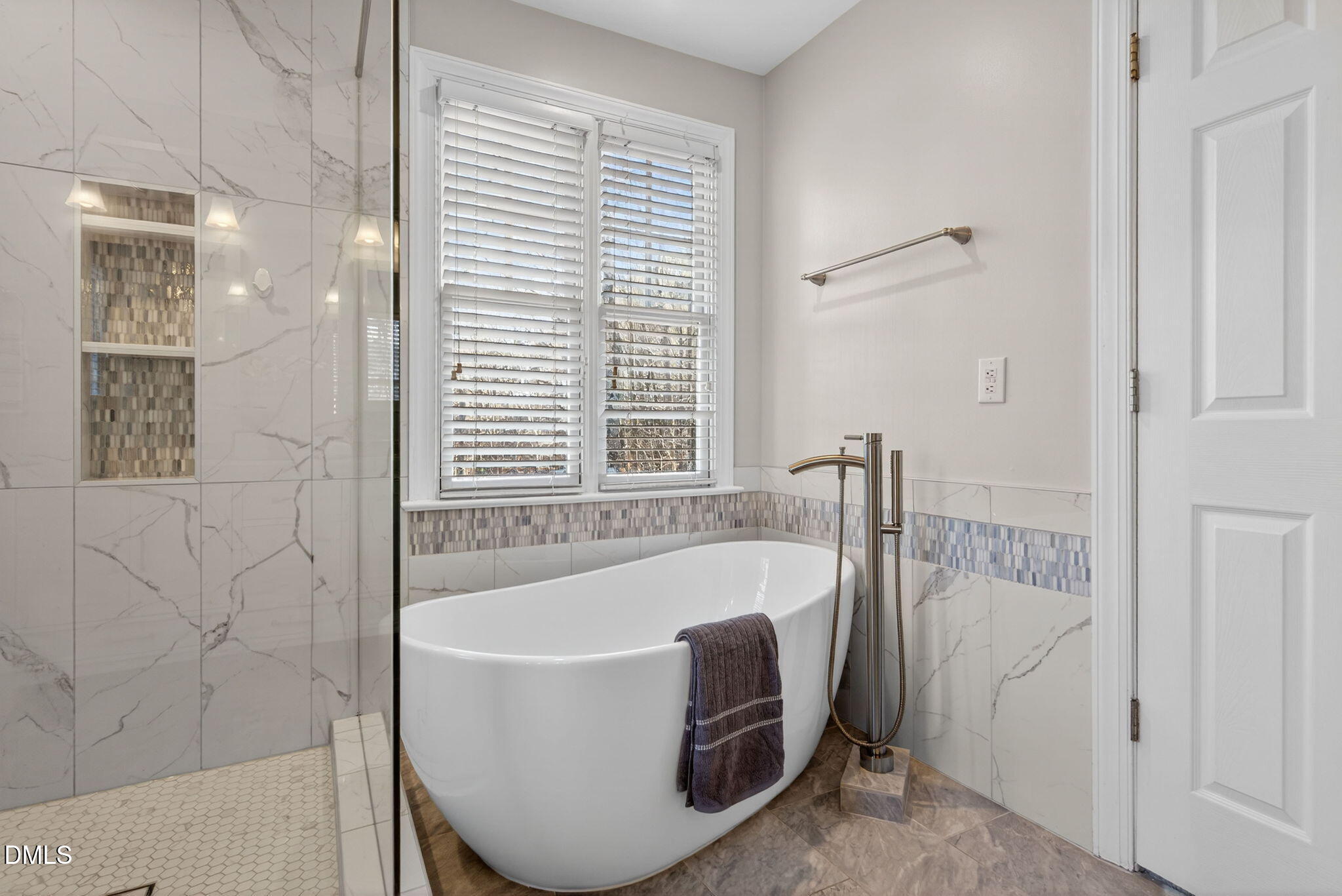 106 Circle On The Green Green