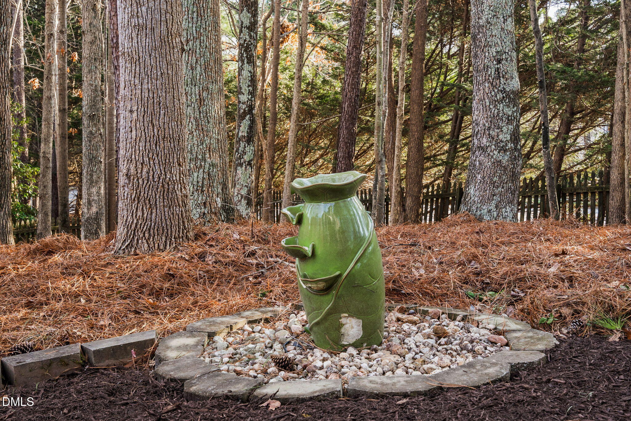 106 Circle On The Green Green