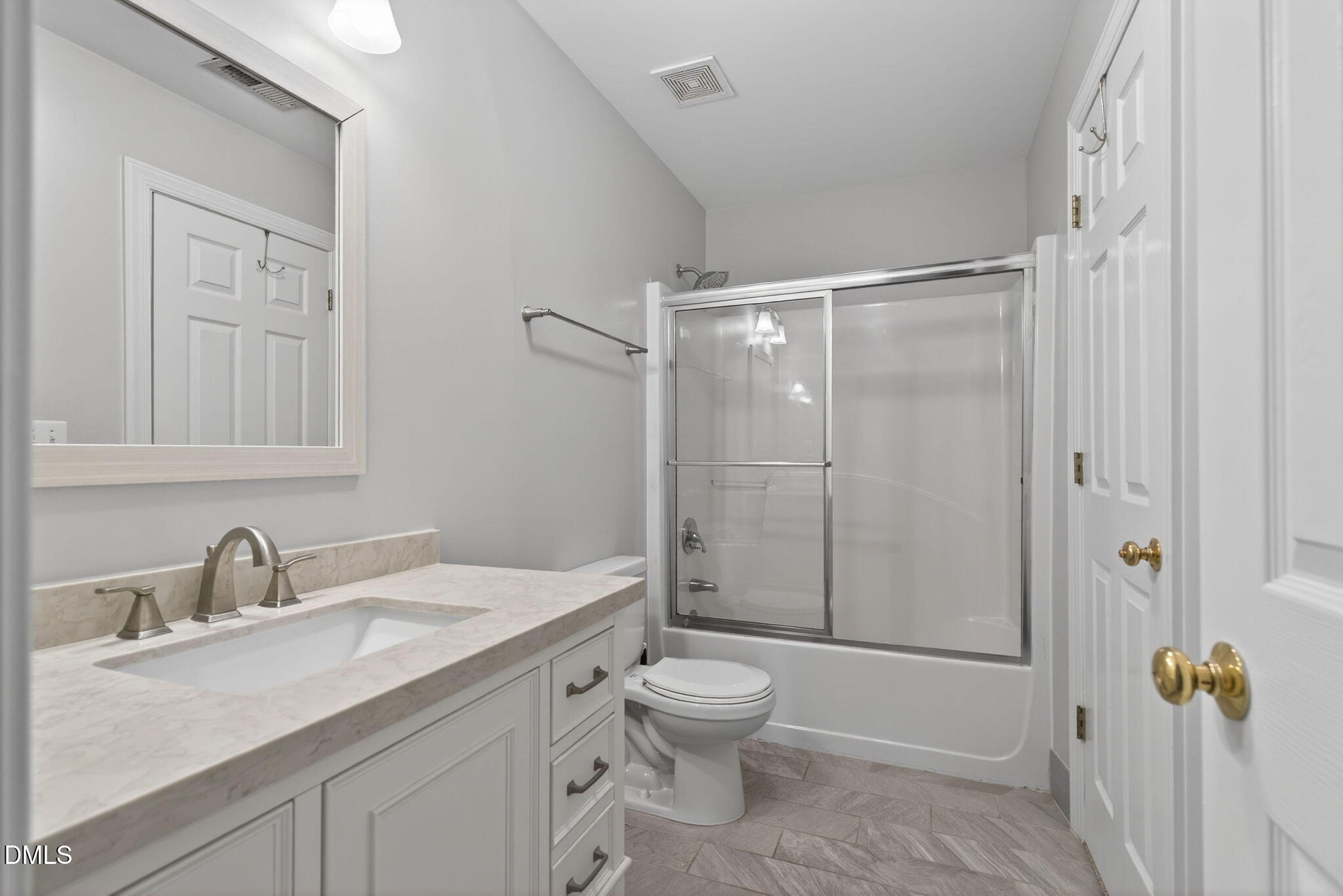 106 Circle On The Green Green