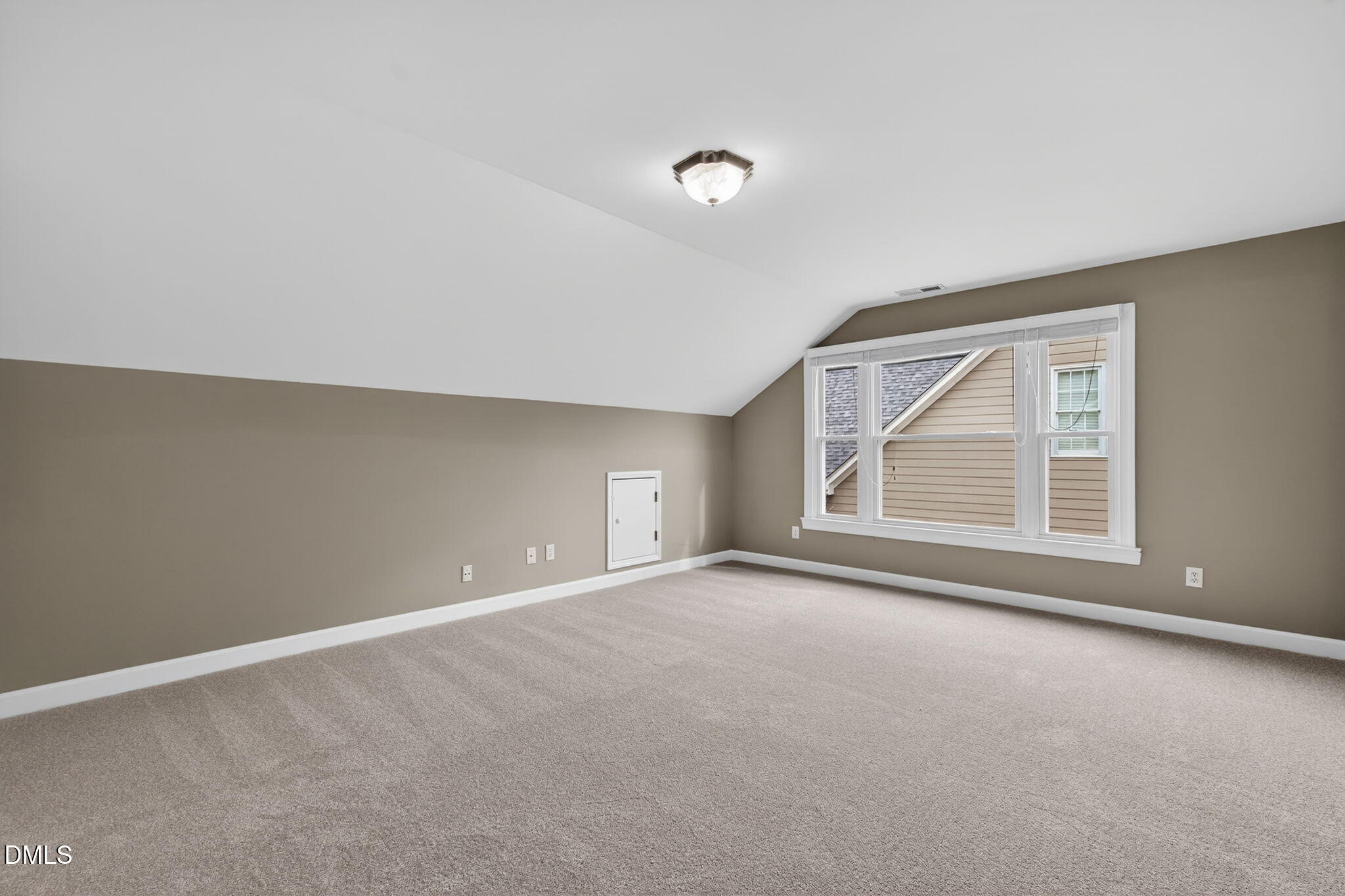 102 Travilah Oaks Lane