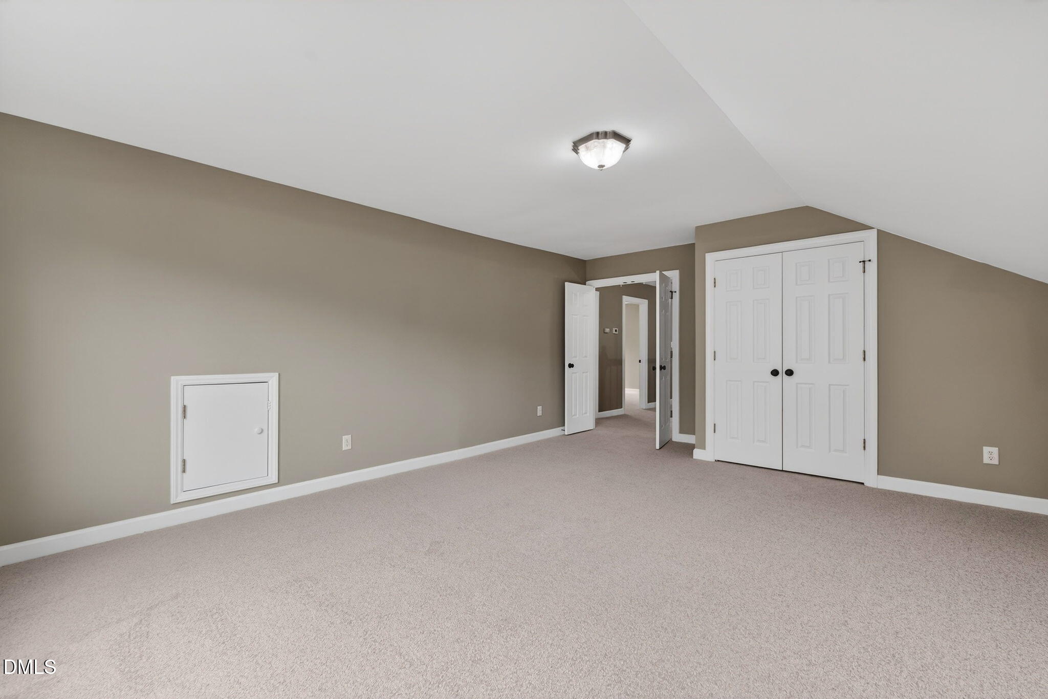 102 Travilah Oaks Lane