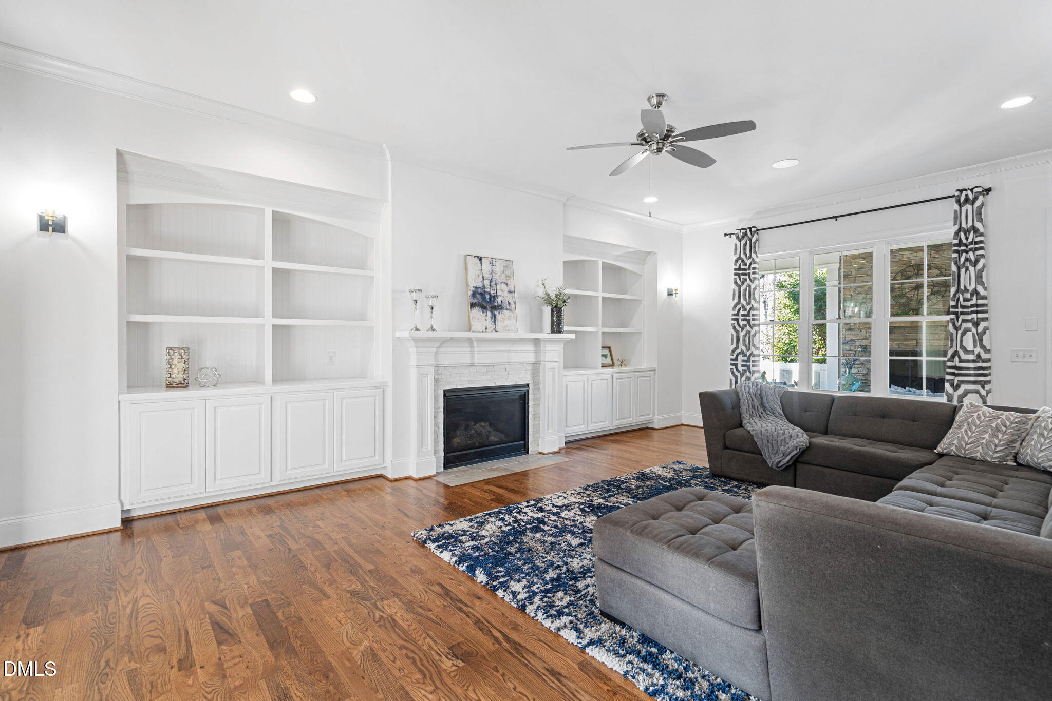 2414 Vetrina Way