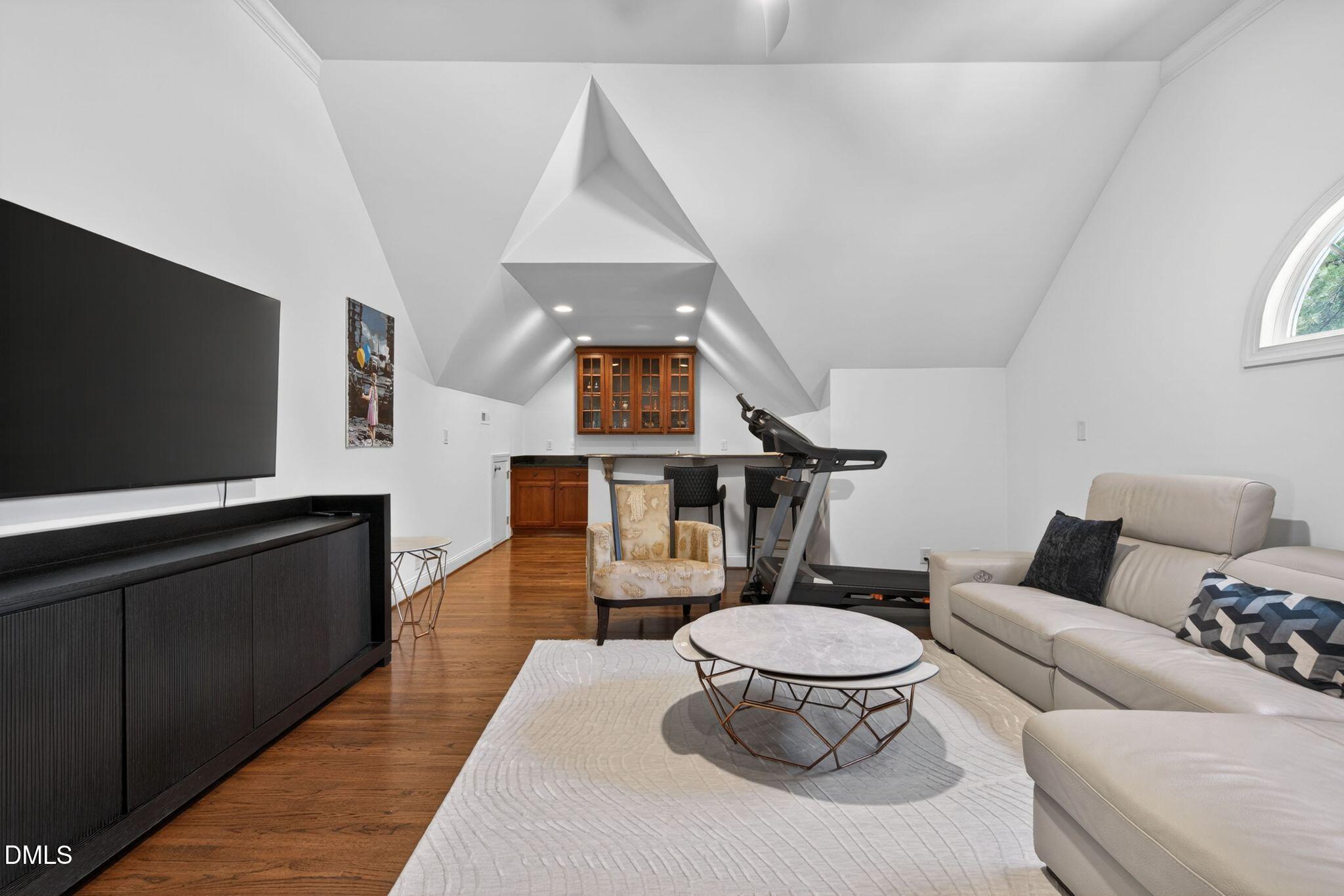 106 Caviston Way