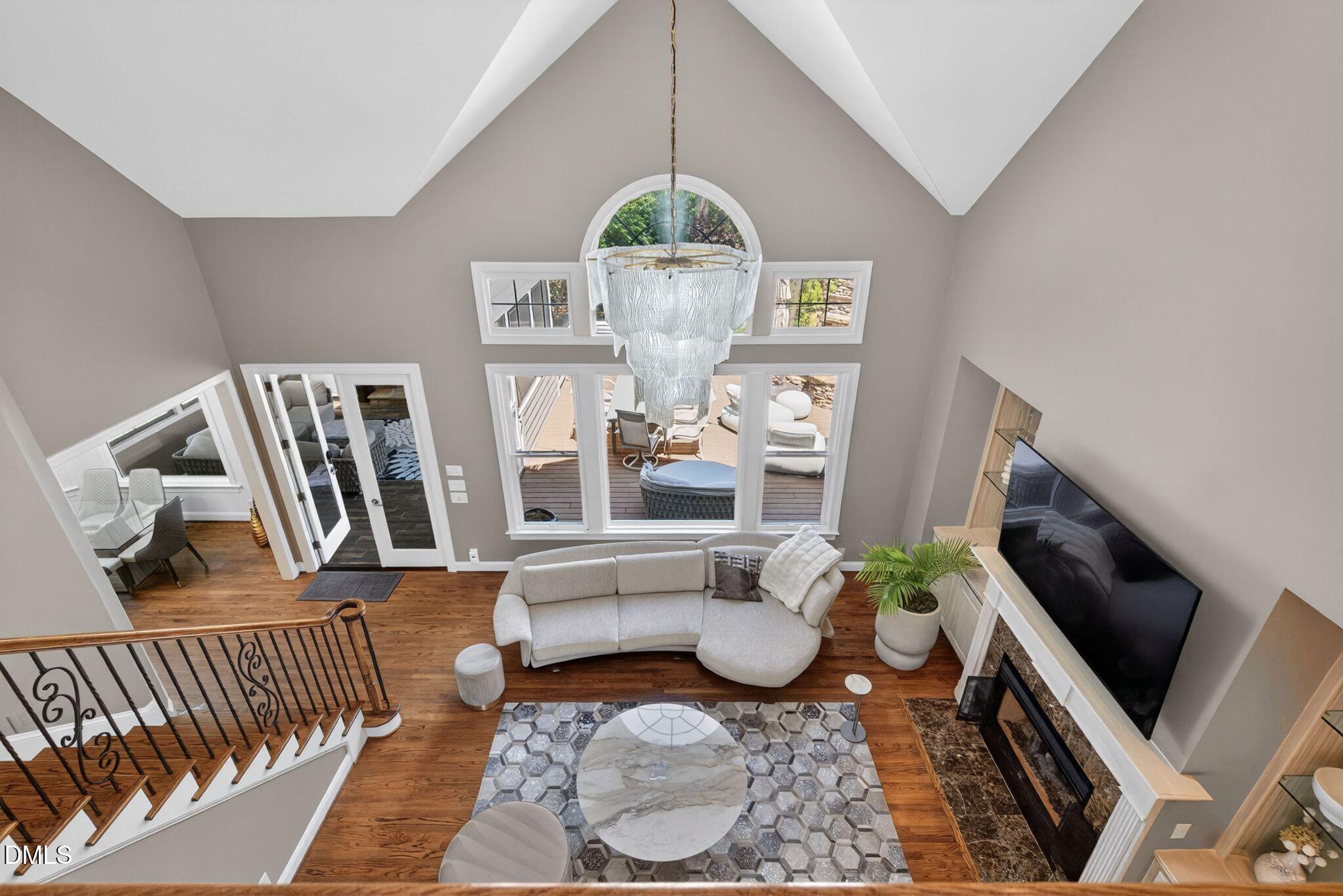 106 Caviston Way
