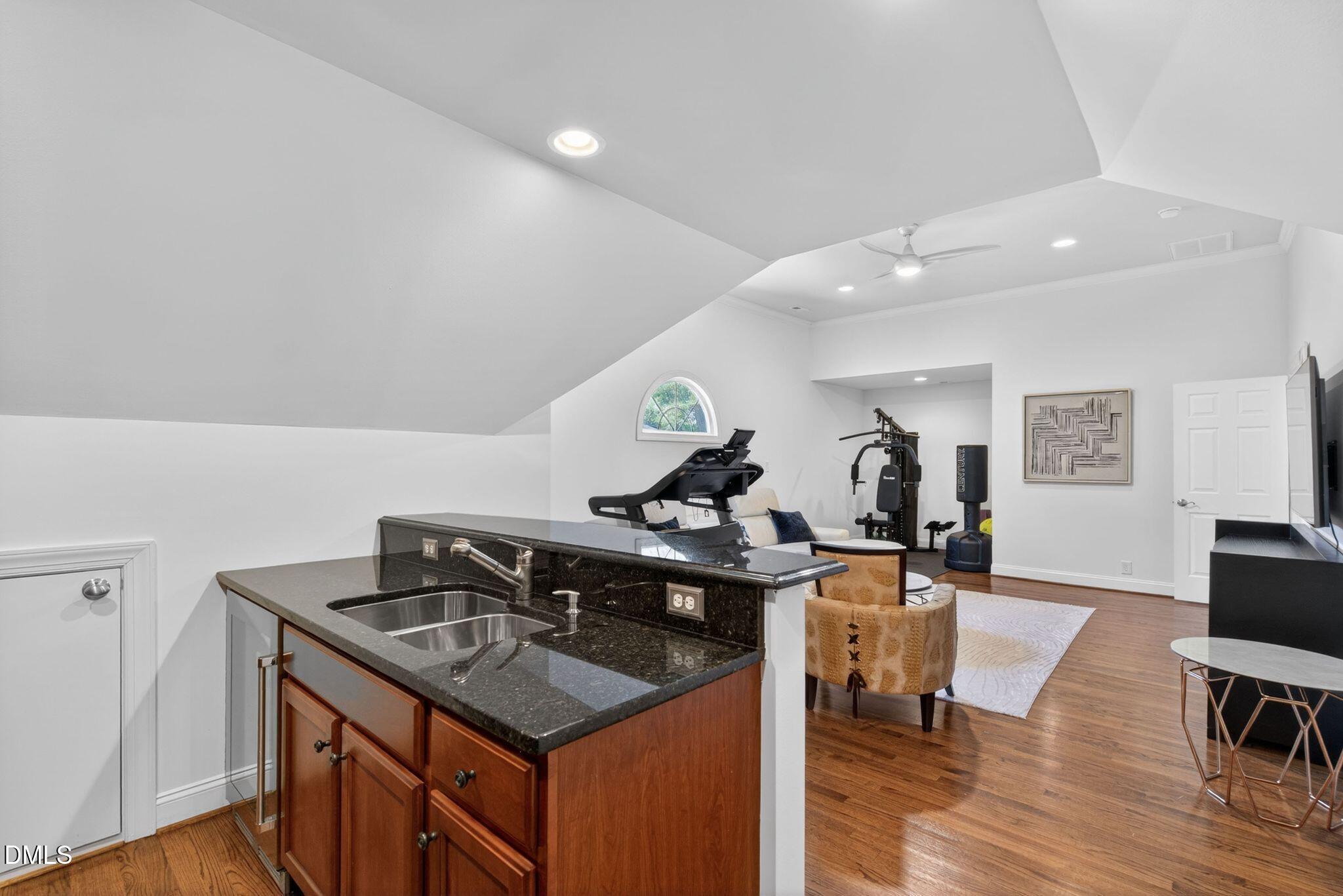 106 Caviston Way