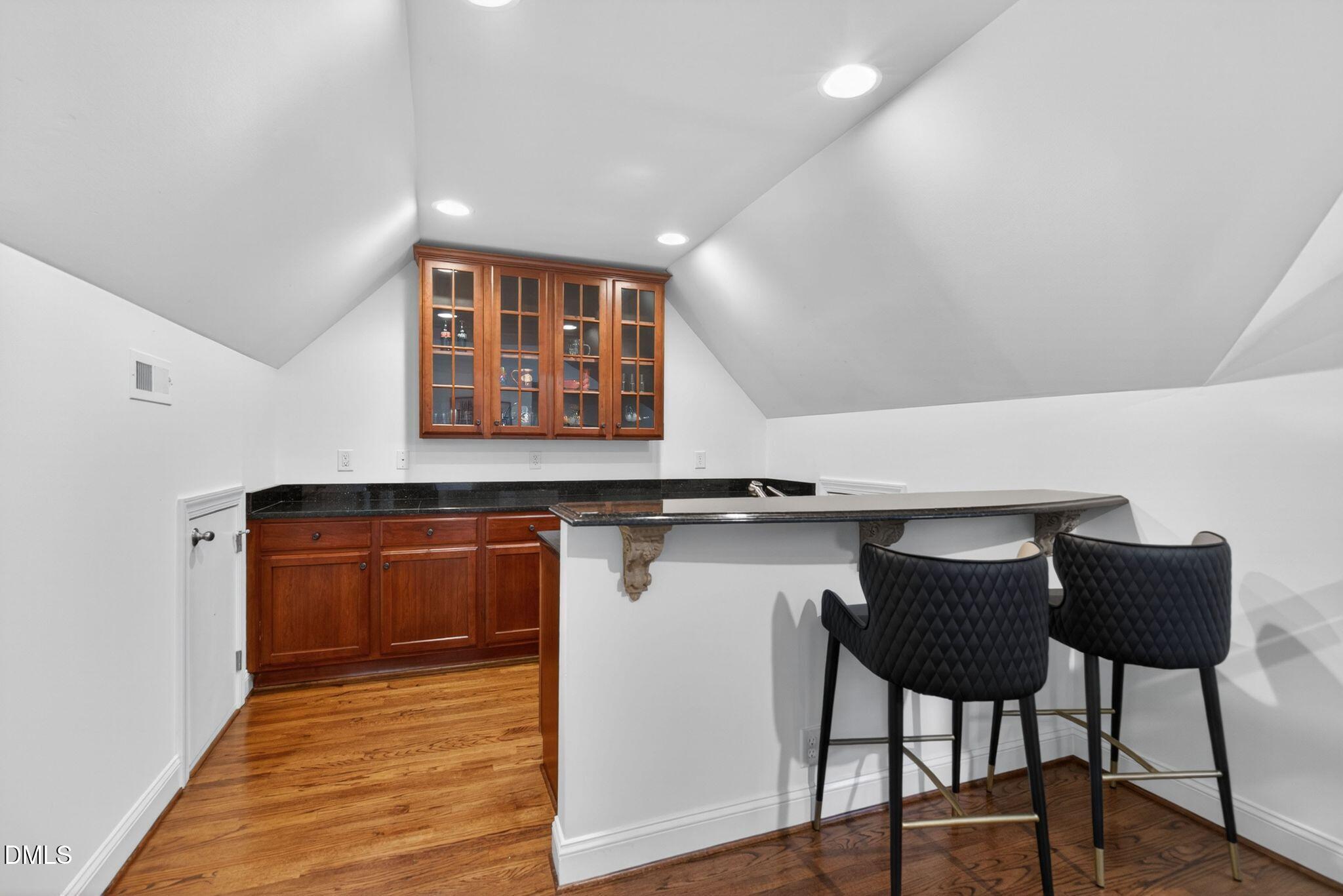 106 Caviston Way