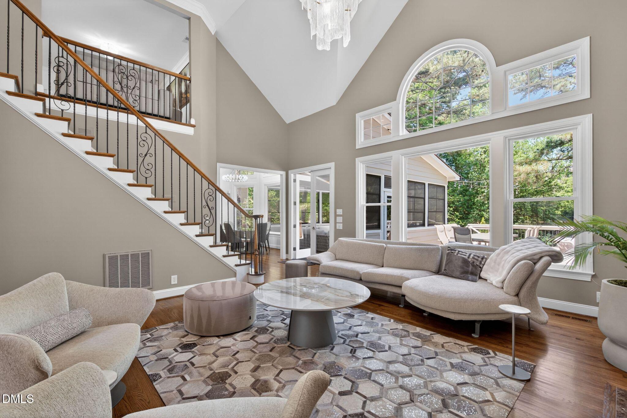 106 Caviston Way