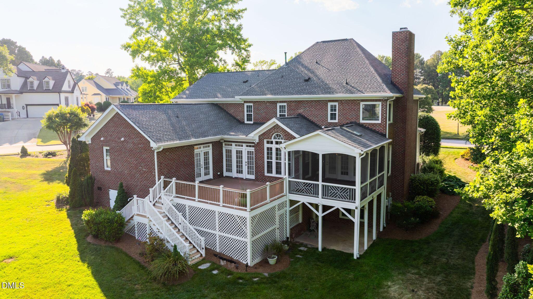 104 Circle On The Green Green