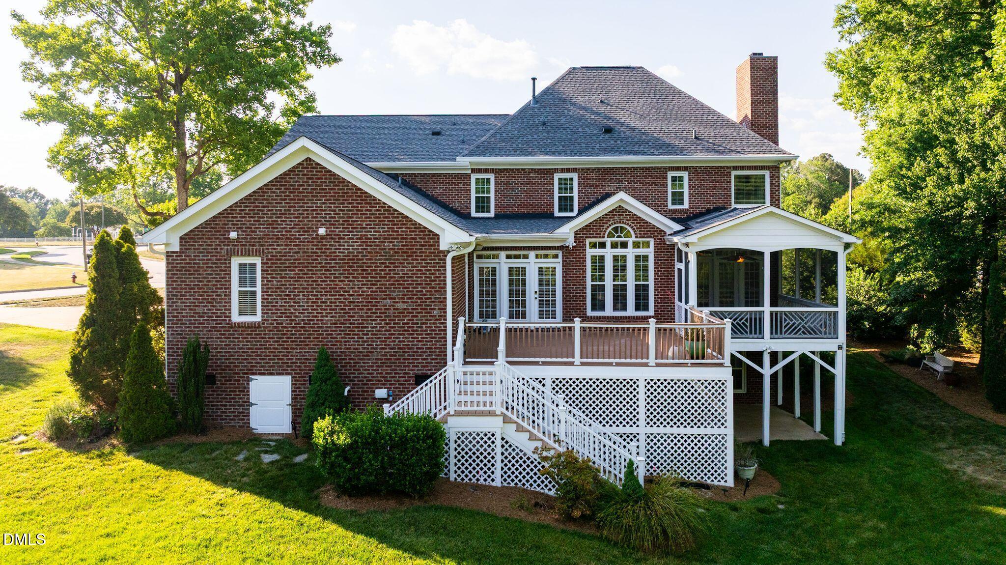 104 Circle On The Green Green