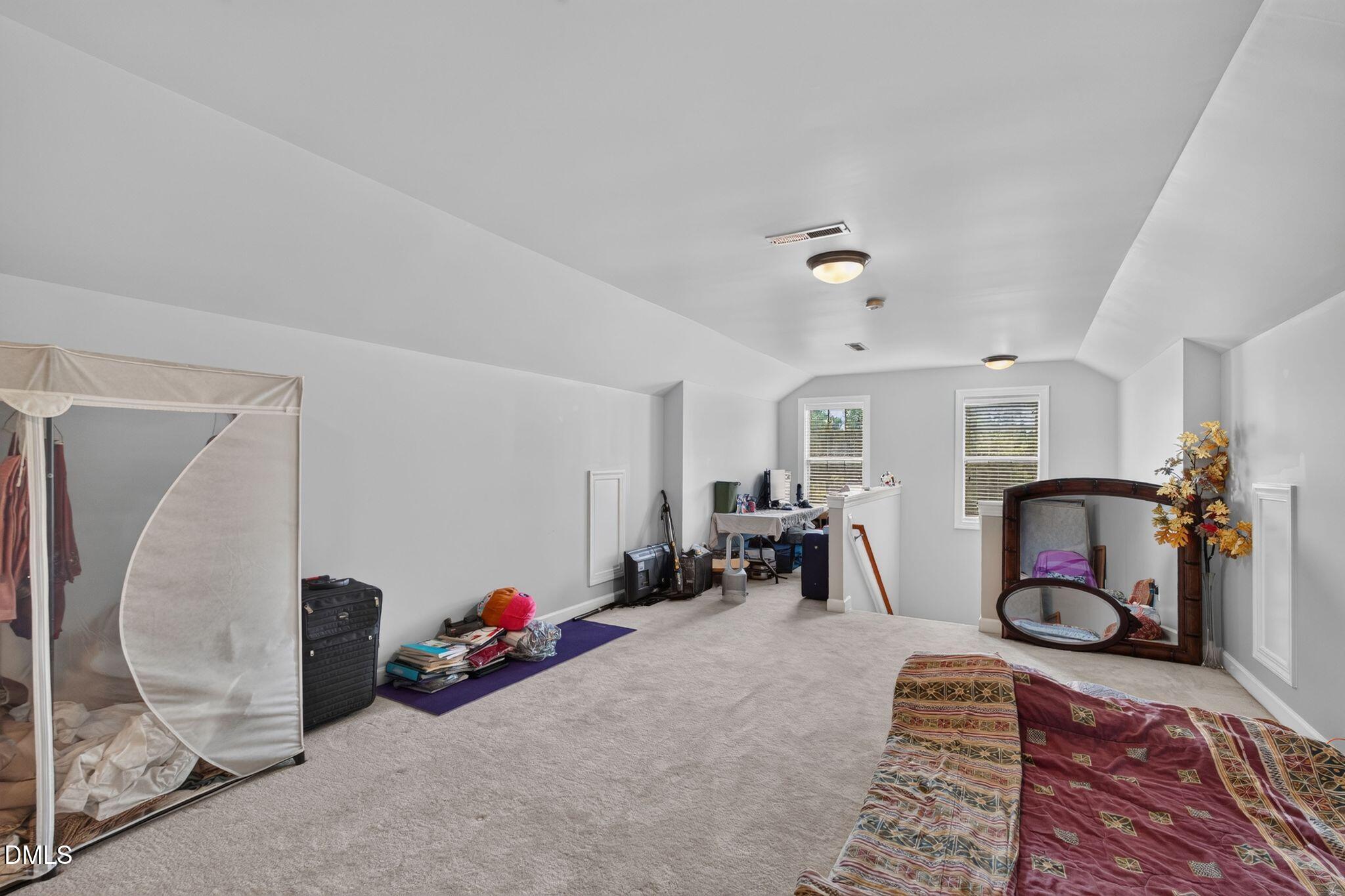 1033 Kennicott Avenue