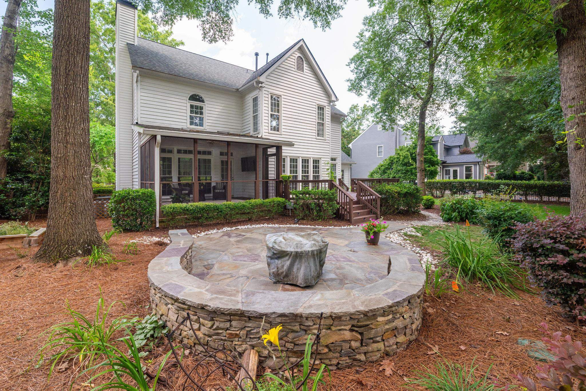 105 E Clarksville Court