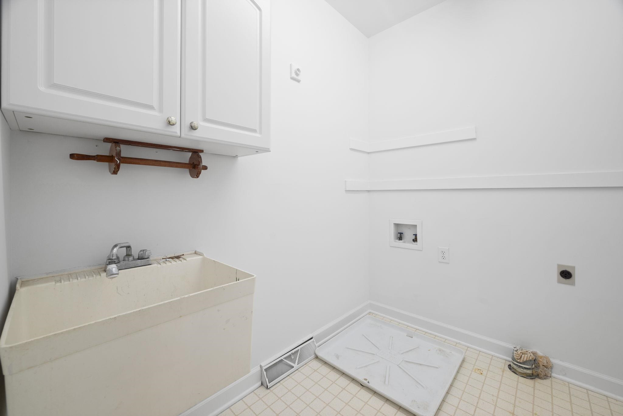 105 E Clarksville Court