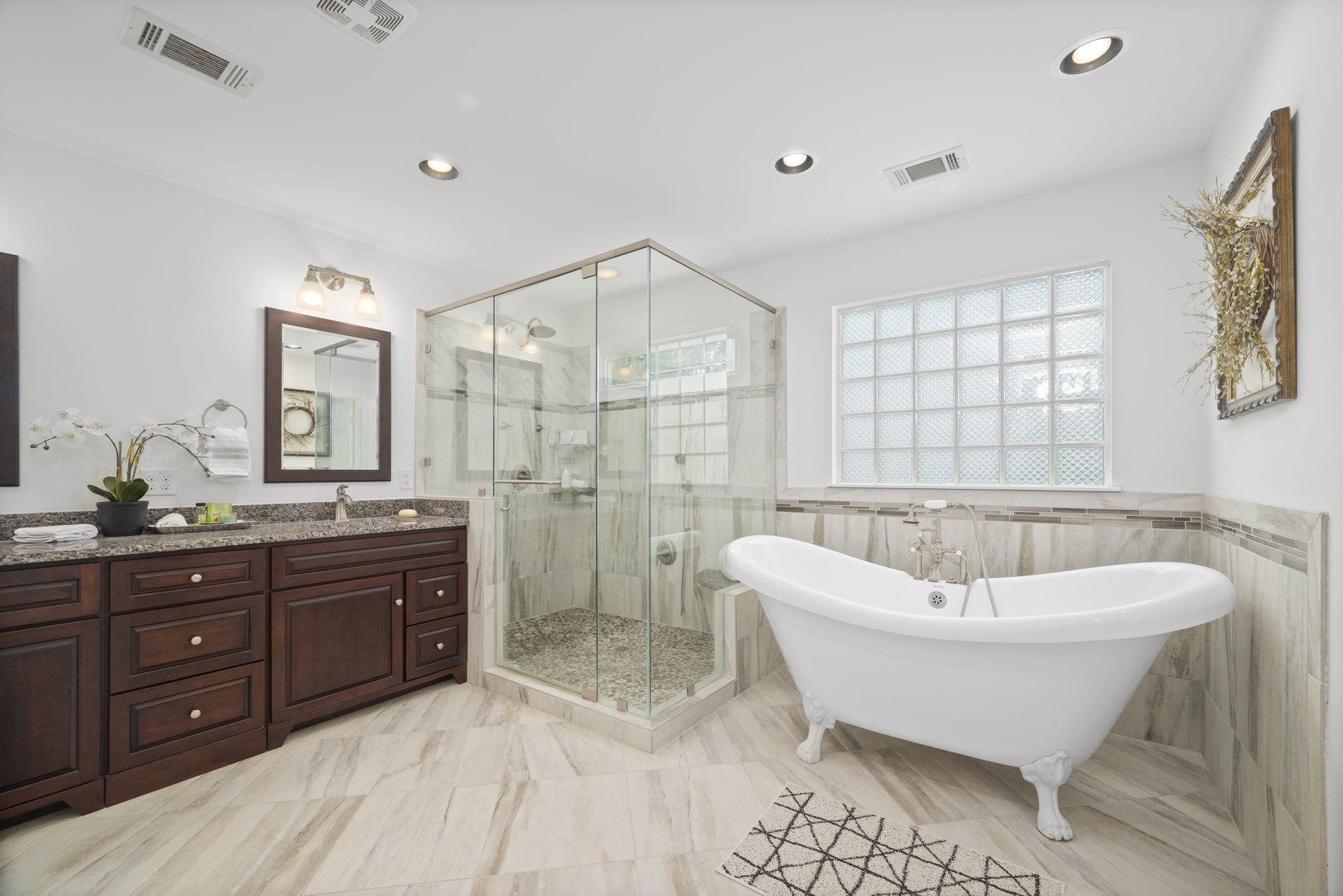 105 E Clarksville Court