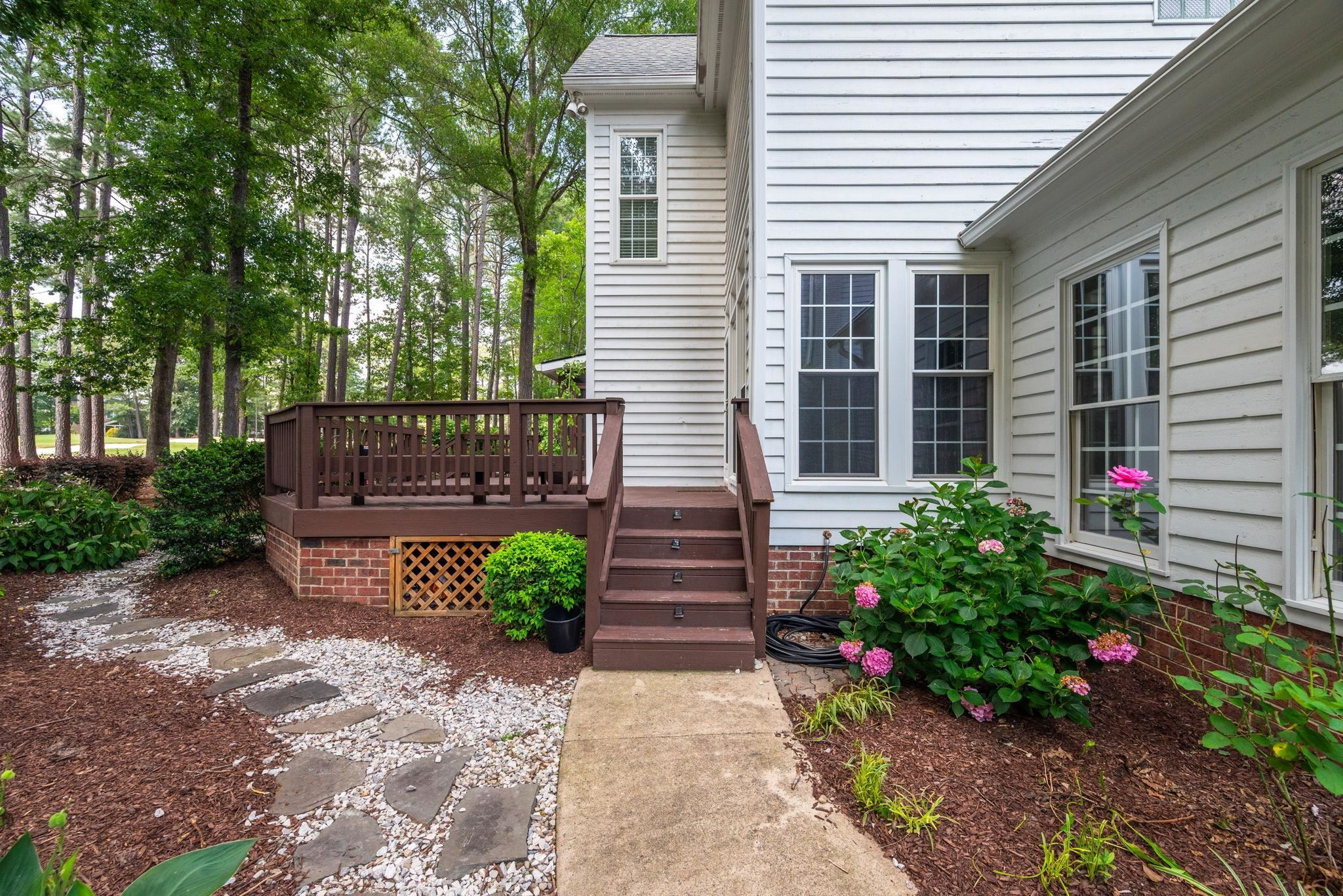105 E Clarksville Court