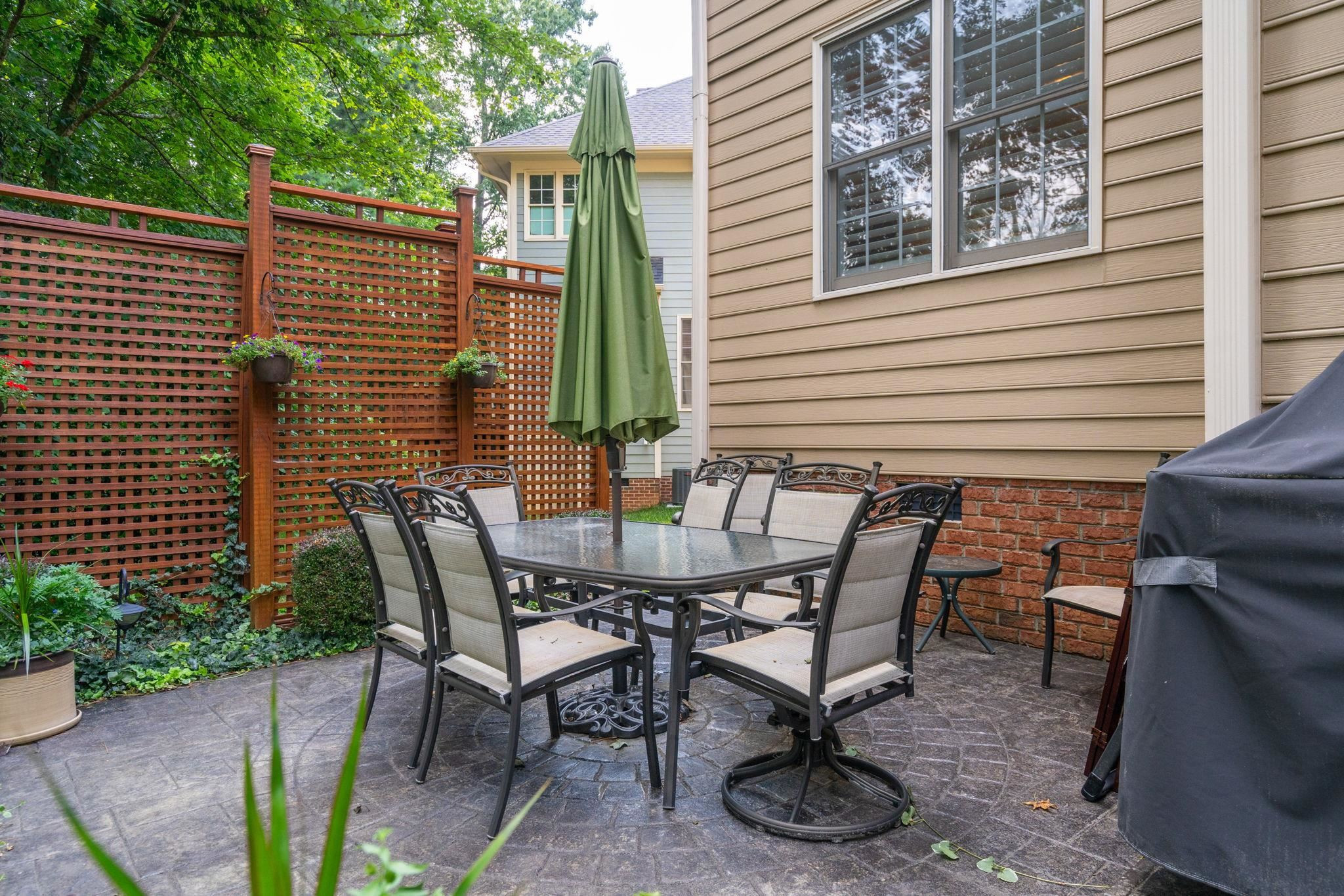 105 Robbins Reef Way