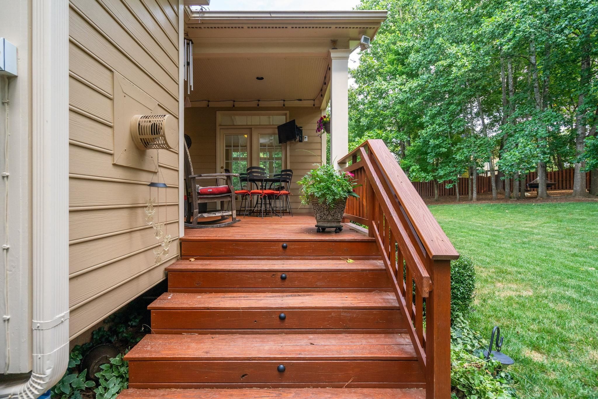105 Robbins Reef Way